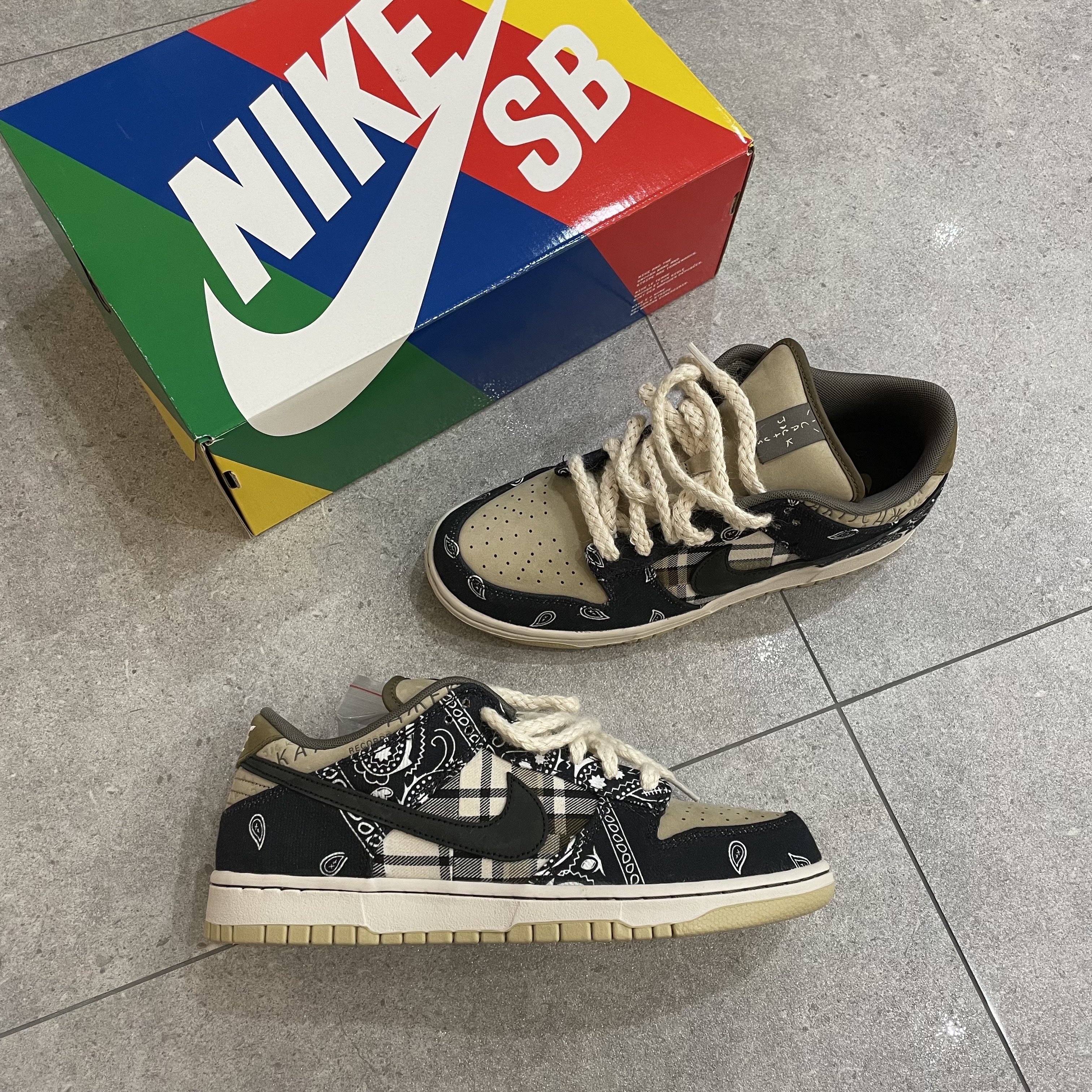 Nike x Travis Scott SB Dunk Low 착용 스타일