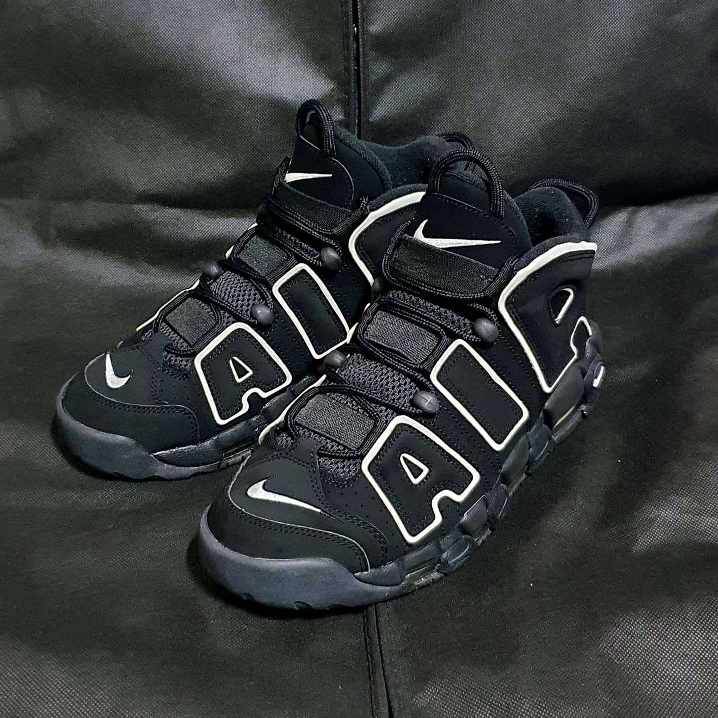 Nike Air More Uptempo Black White 2016 착용 스타일 - 1
