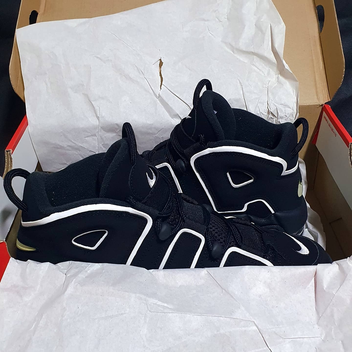 Nike Air More Uptempo Black White 2016 착용 스타일 - 5
