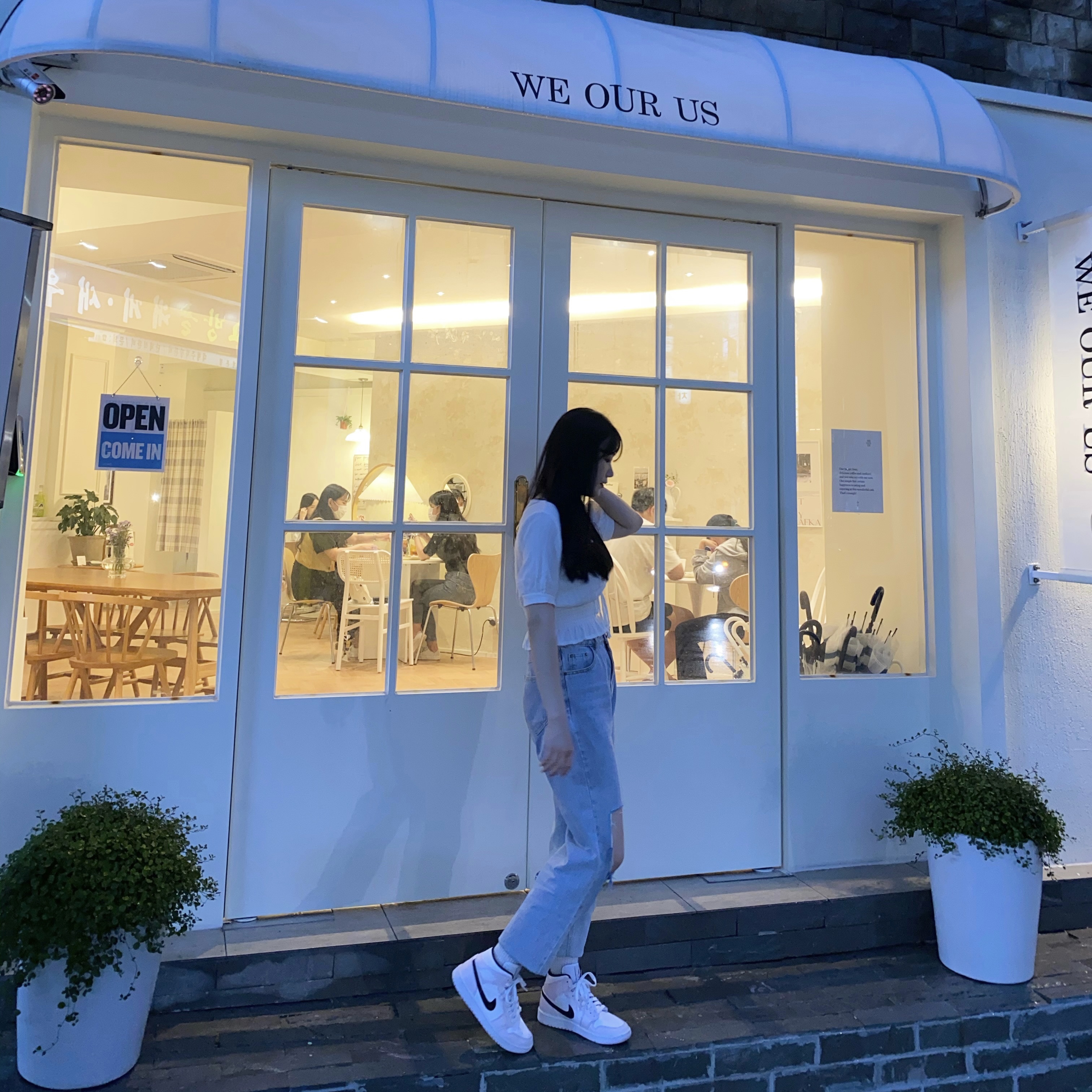 (W) Jordan 1 Mid Barely Rose 착용 스타일 - 2