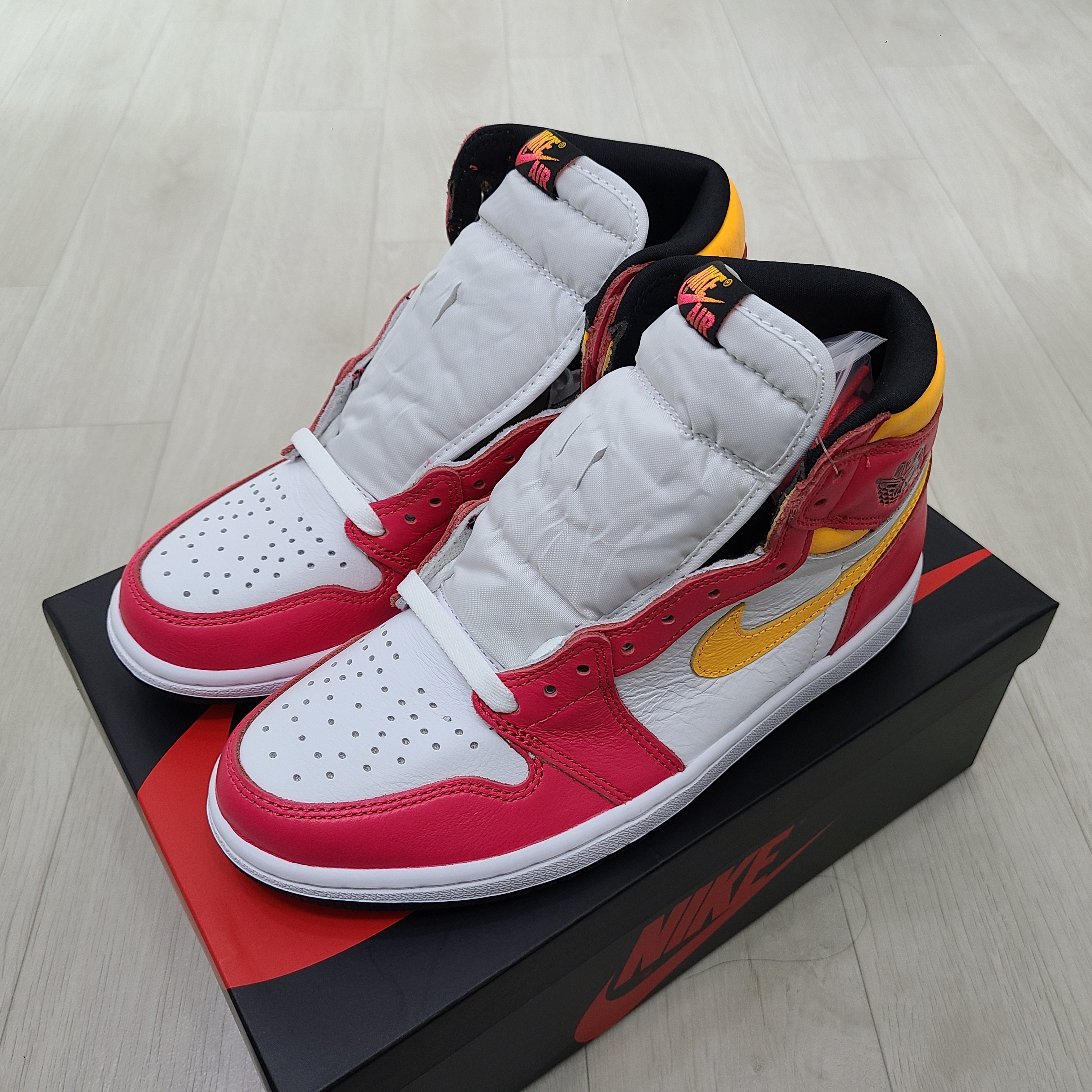 Jordan 1 Retro High OG Light Fusion Red 착용 스타일 - 2