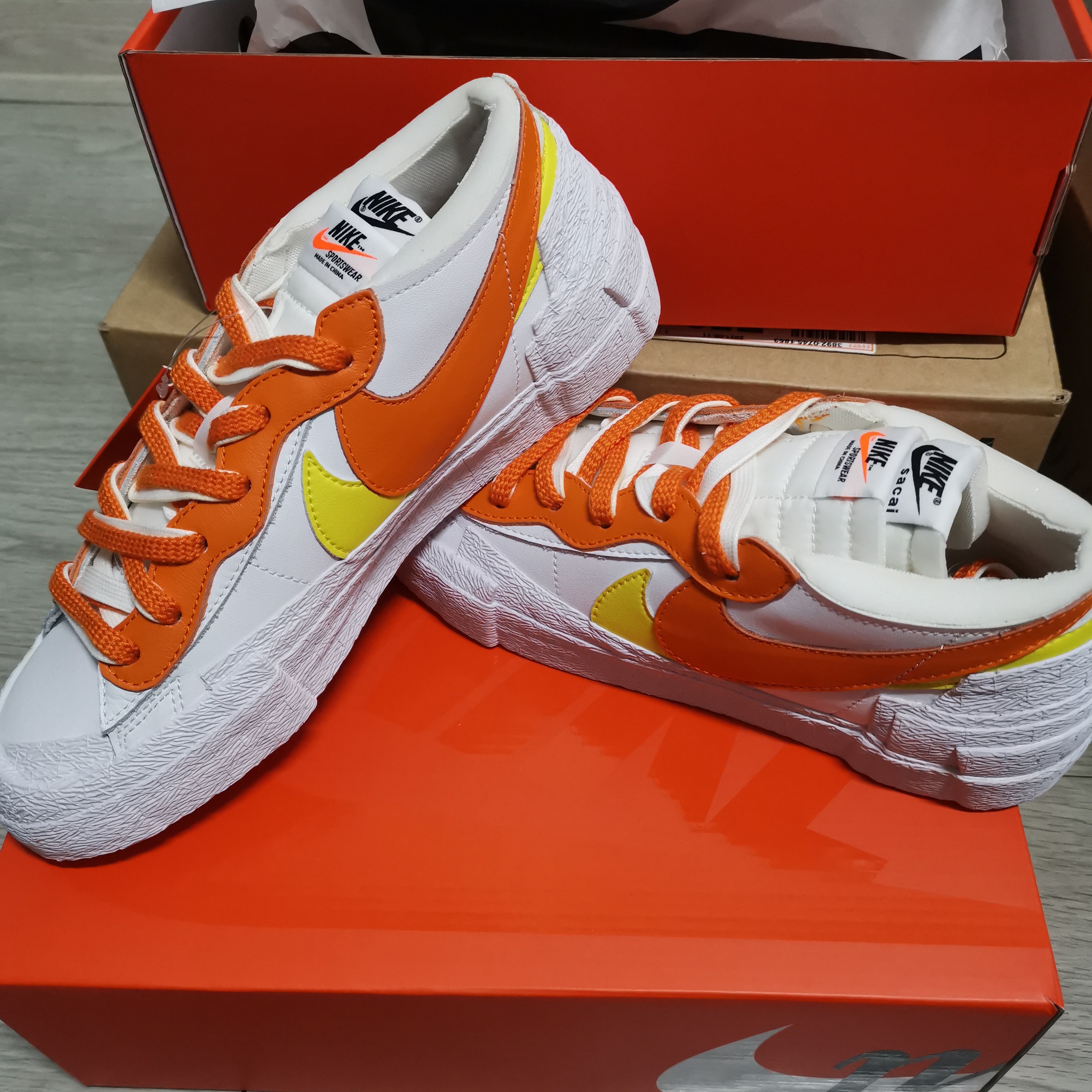 Nike x Sacai Blazer Low Magma Orange 착용 스타일 - 2