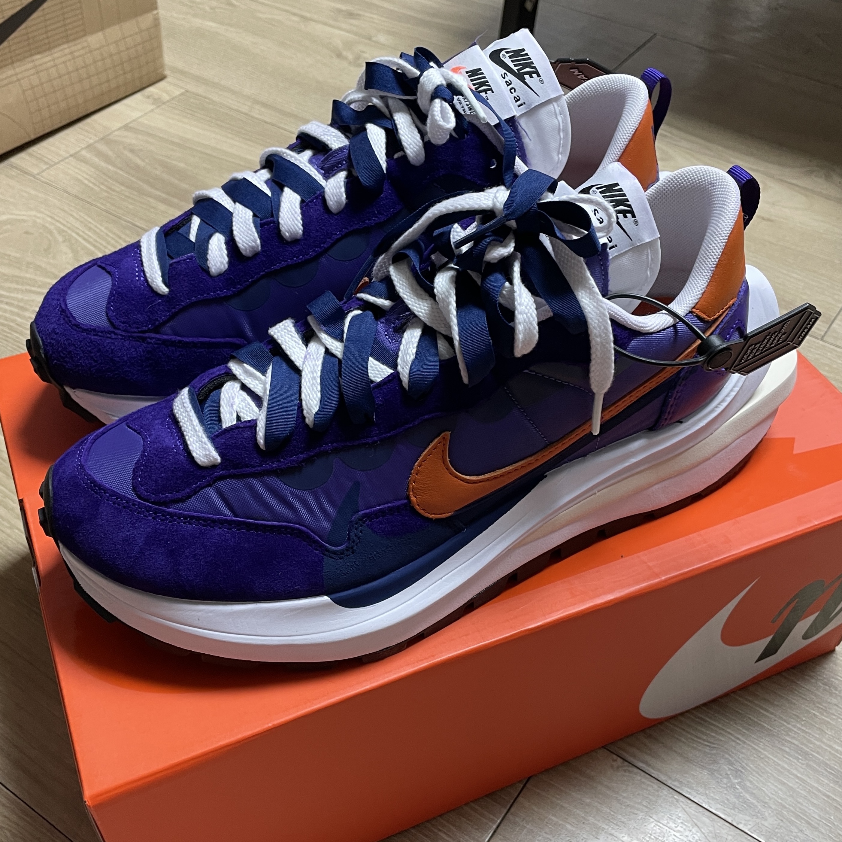Nike x Sacai VaporWaffle Dark Iris 착용 스타일 - 1