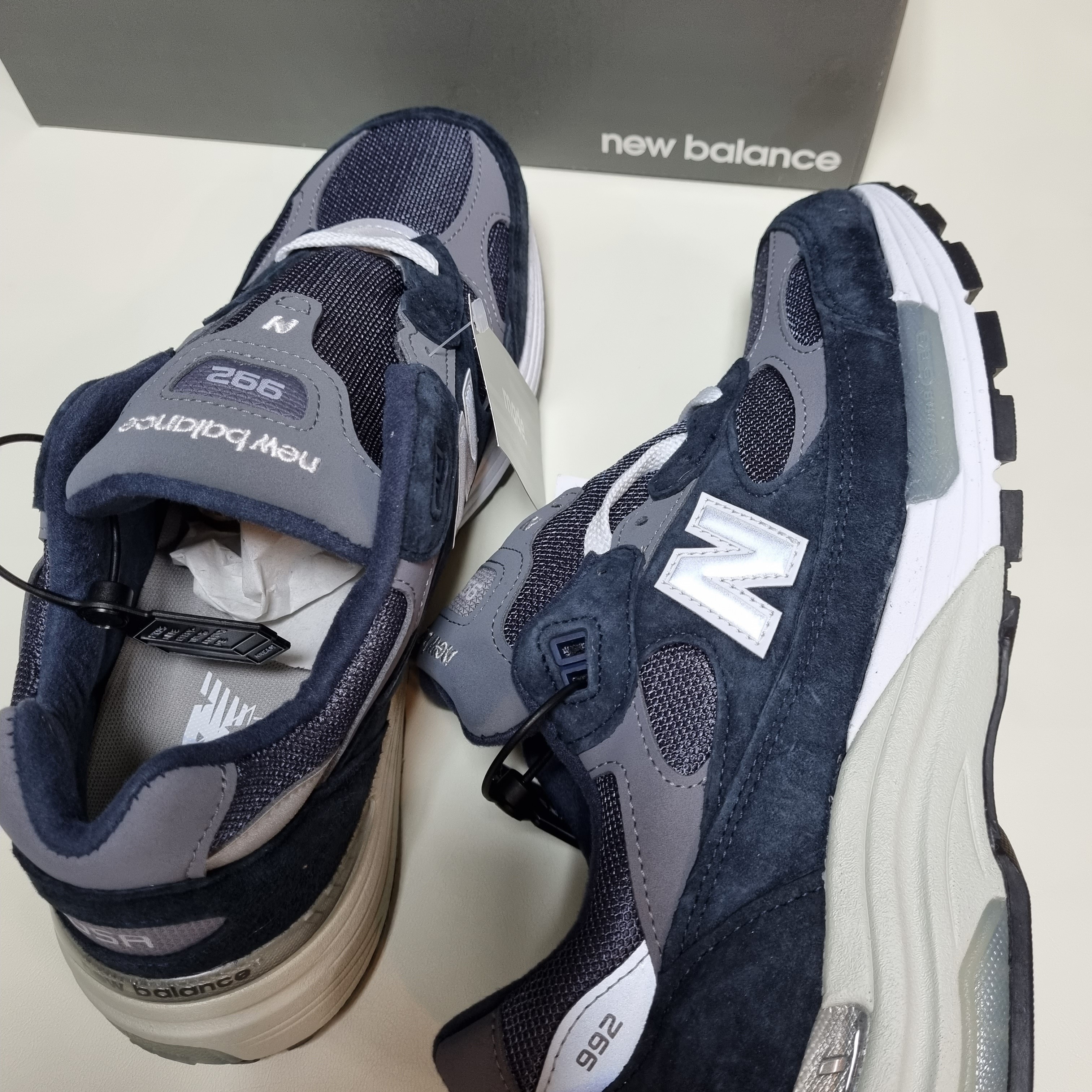New Balance 992 Made in USA Navy 착용 스타일