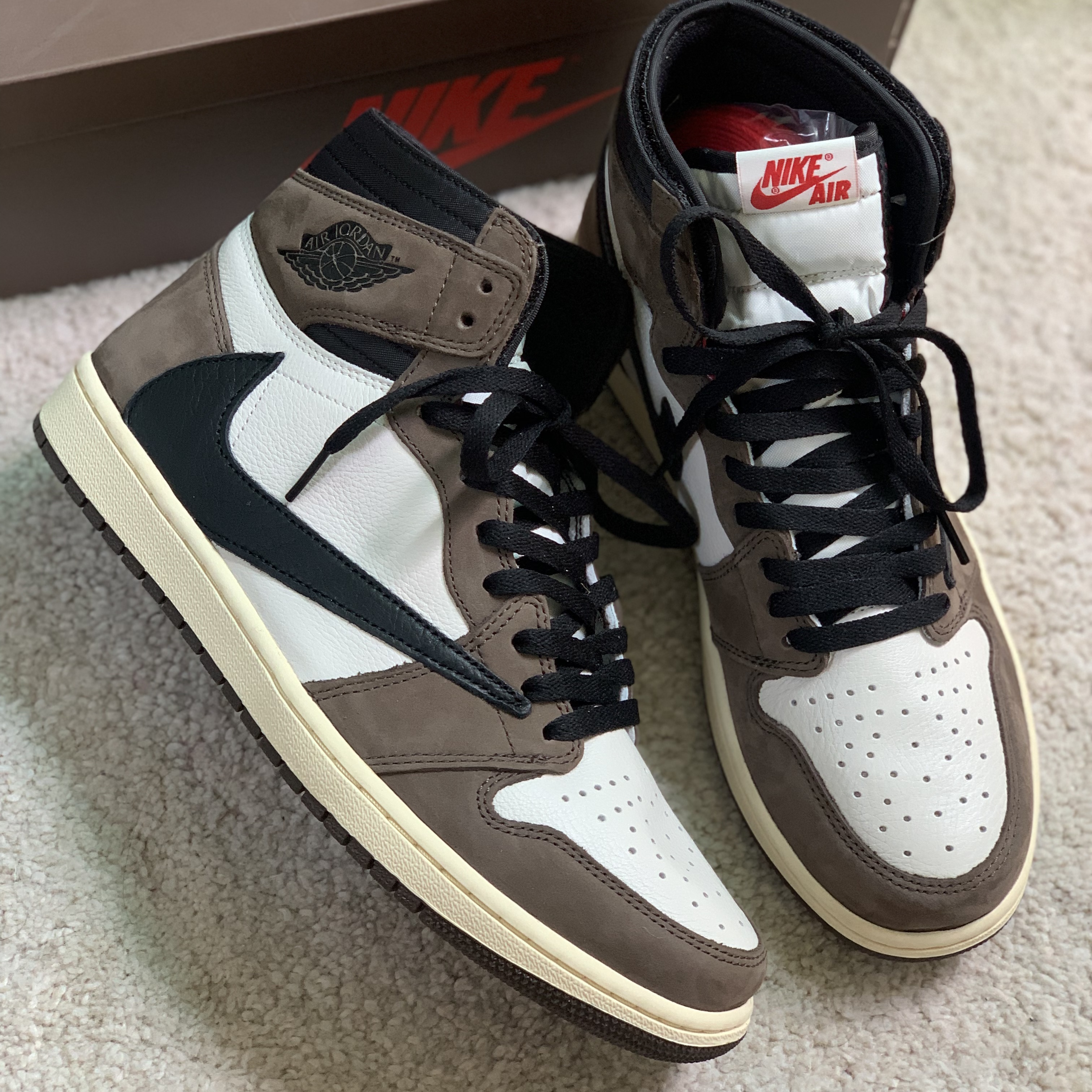 Jordan 1 x Travis Scott Retro High OG SP Mocha 착용 스타일