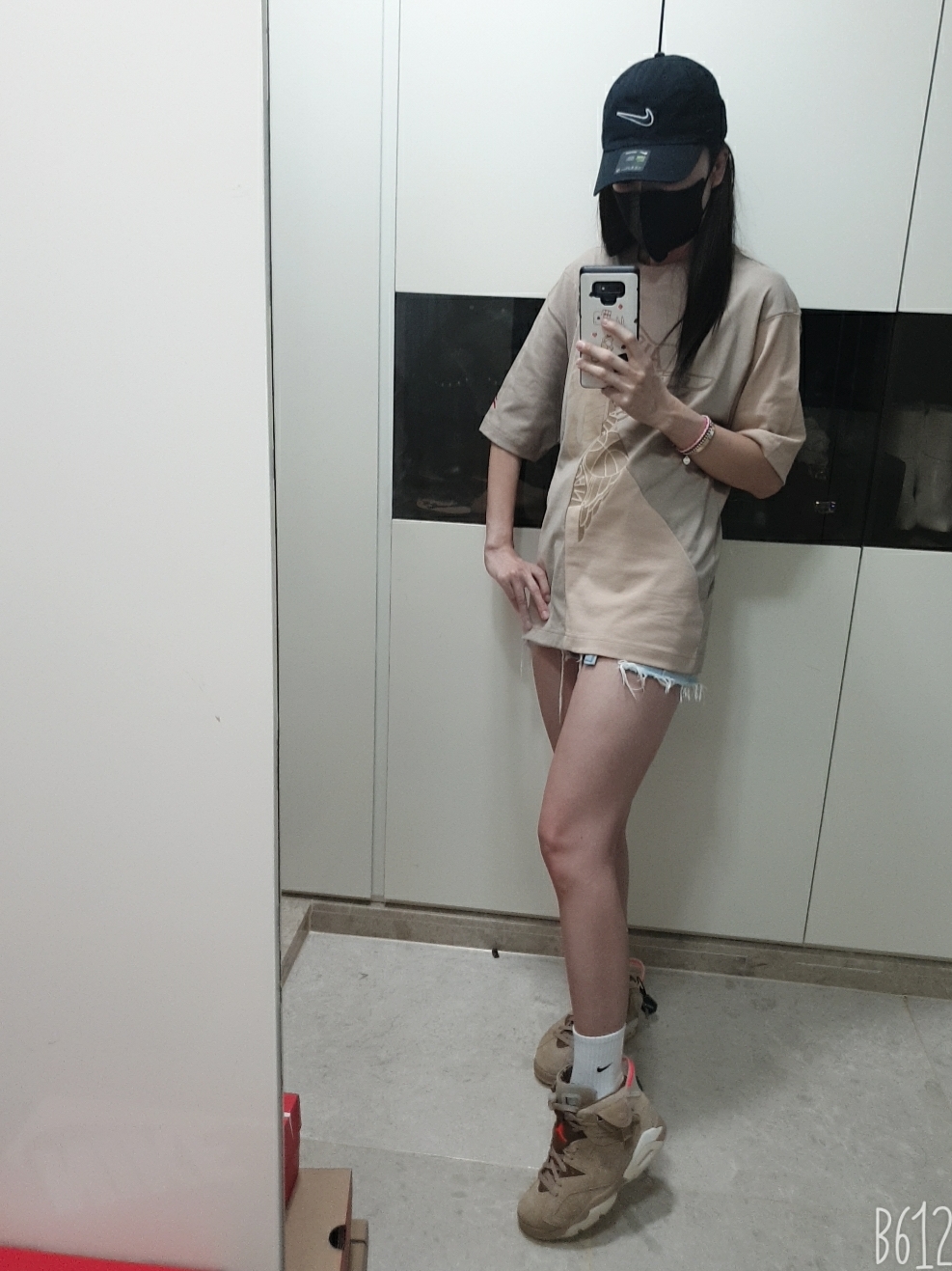 Jordan 6 x Travis Scott Retro SP British Khaki, Jordan x Travis Scott S/S Top - Asia 착용 스타일 - 5