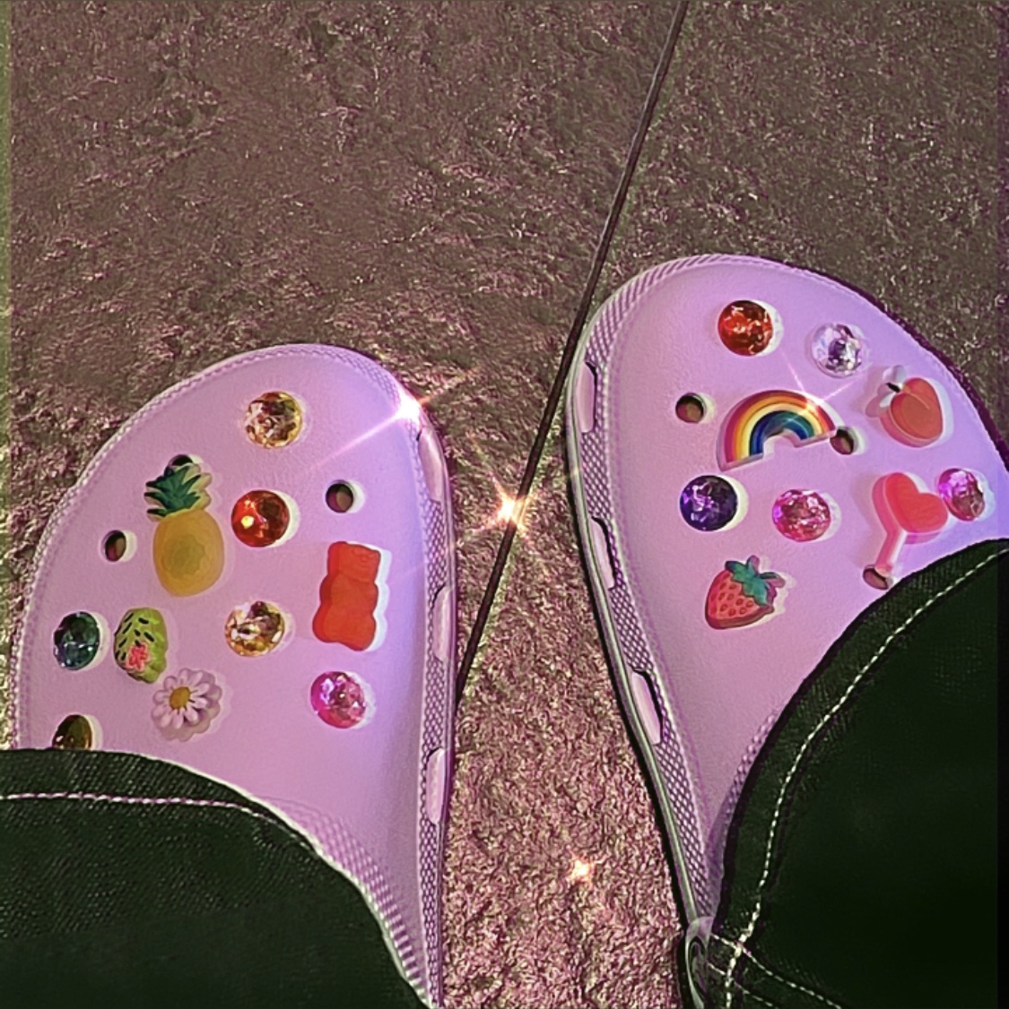 Crocs x Justin Bieber x Drew Classic Clog Lavender 착용 스타일
