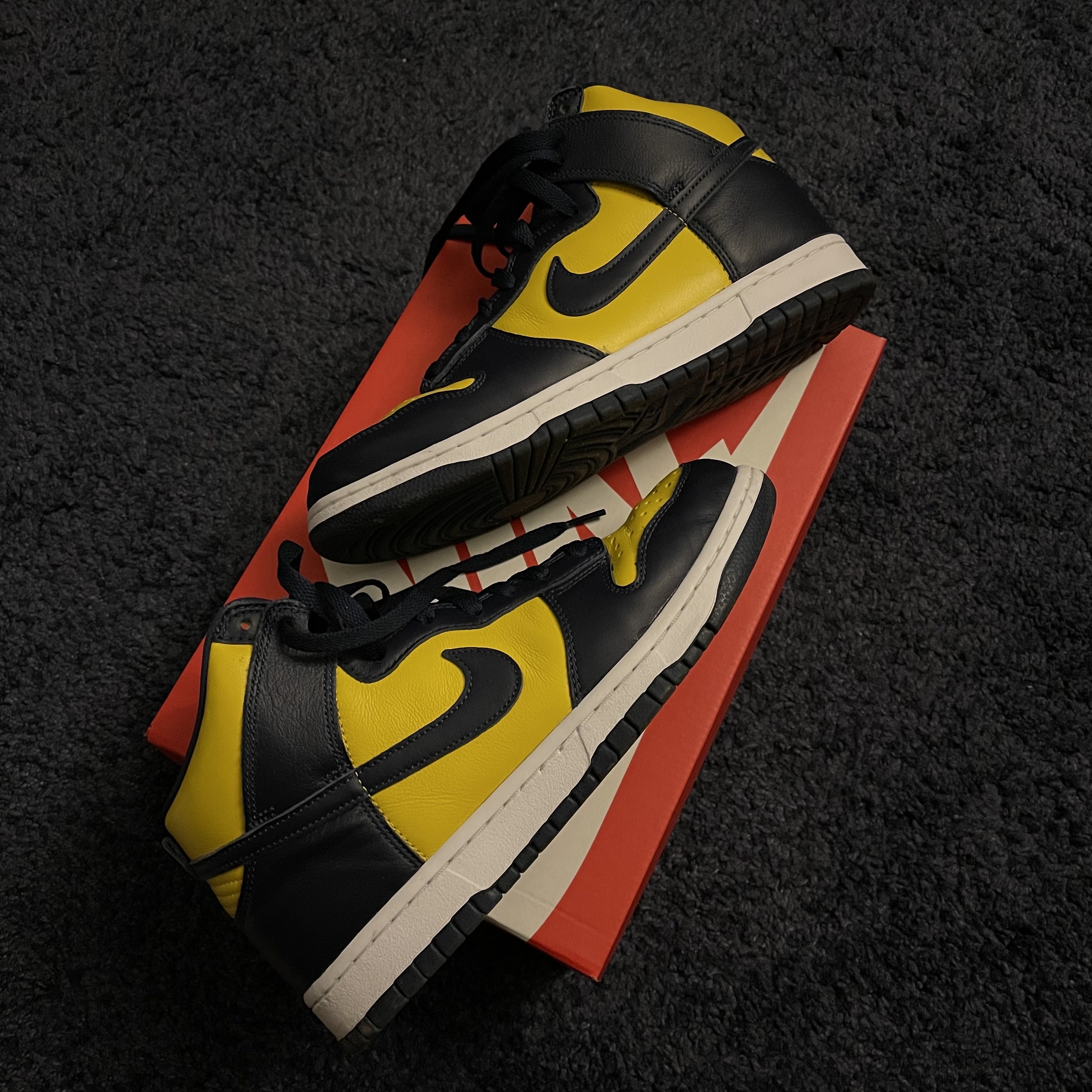 Nike Dunk High SP Maize & Blue 착용 스타일