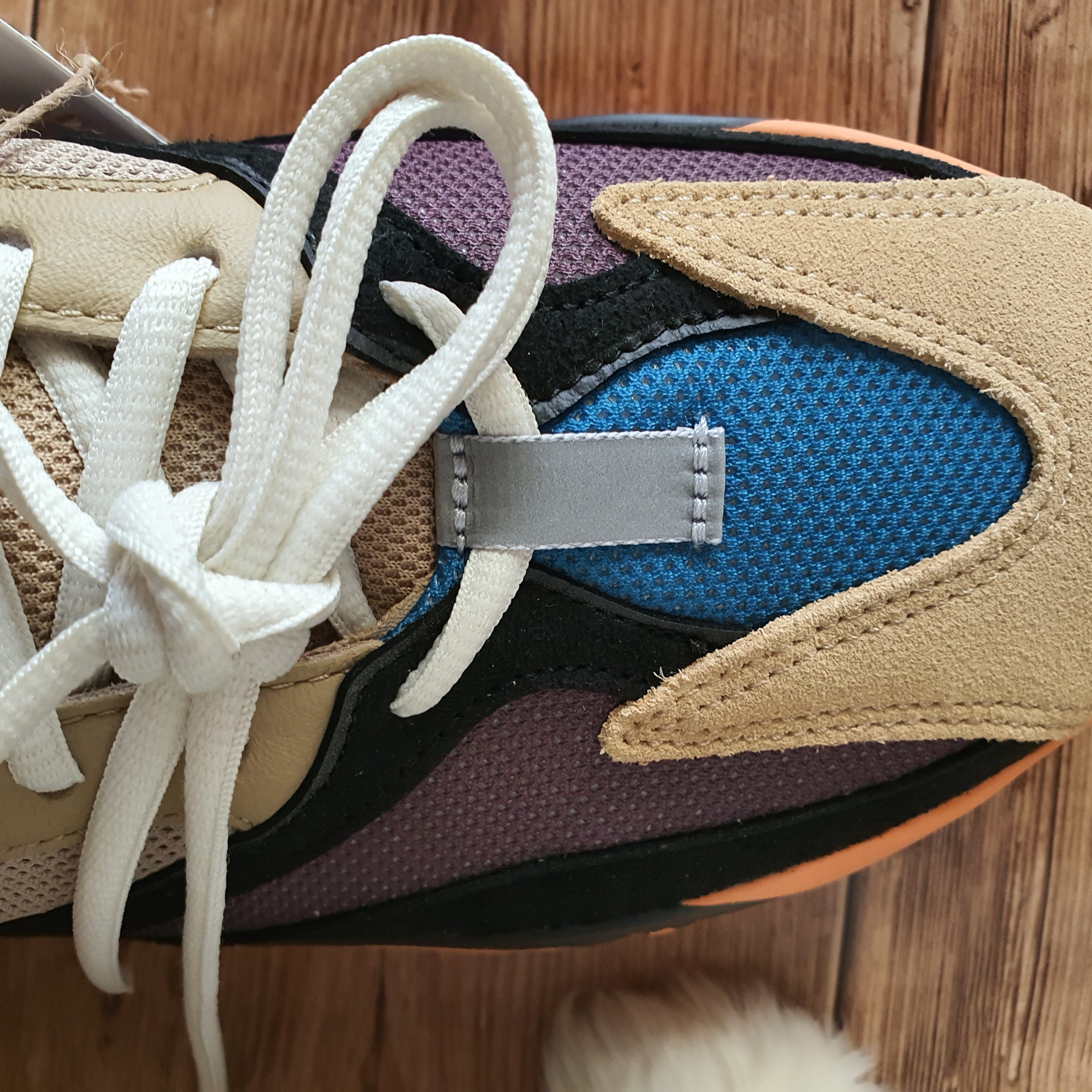 Adidas Yeezy Boost 700 Enflame Amber 착용 스타일 - 2