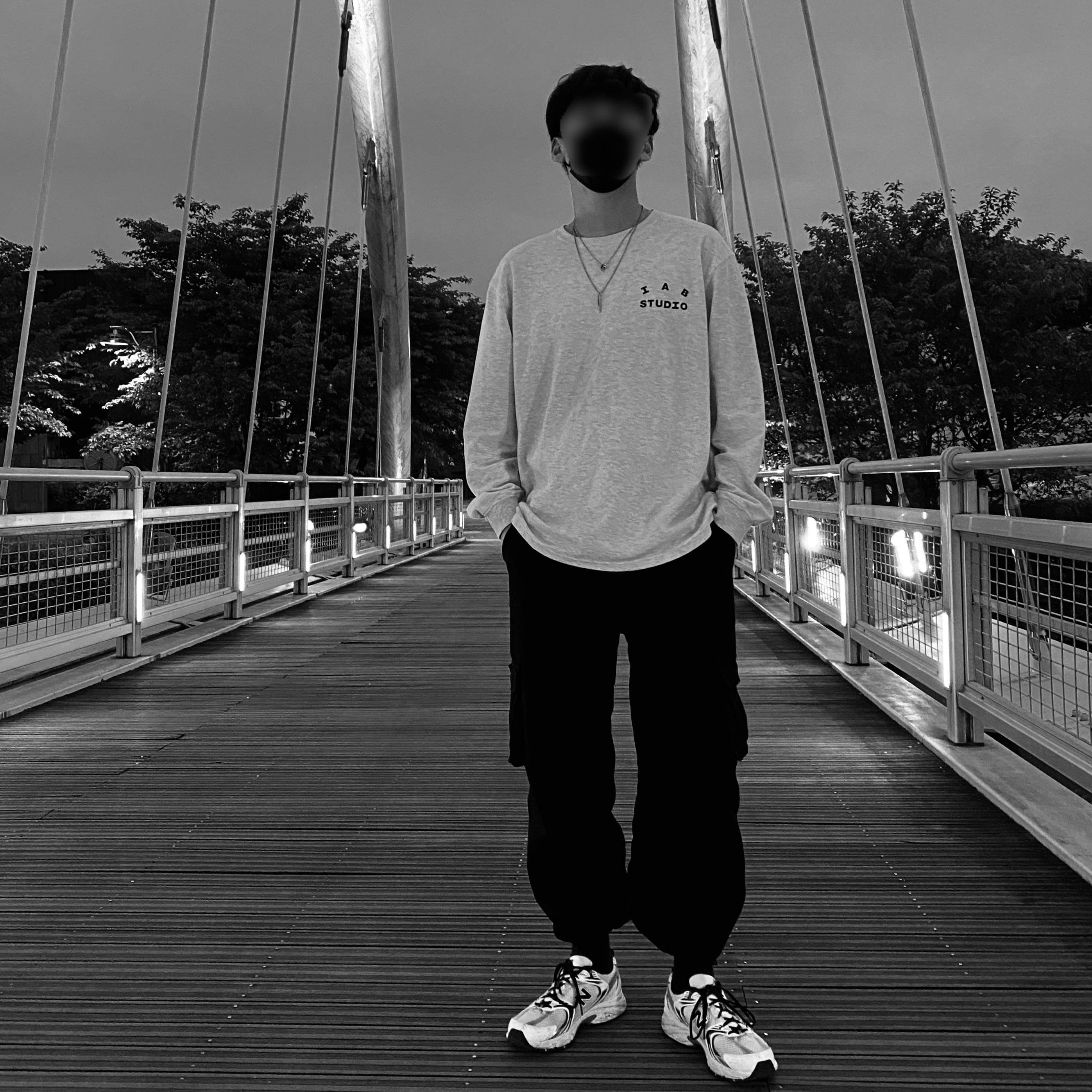 New Balance 530 Yellow, IAB Studio Long Sleeve Light Gray 착용 스타일