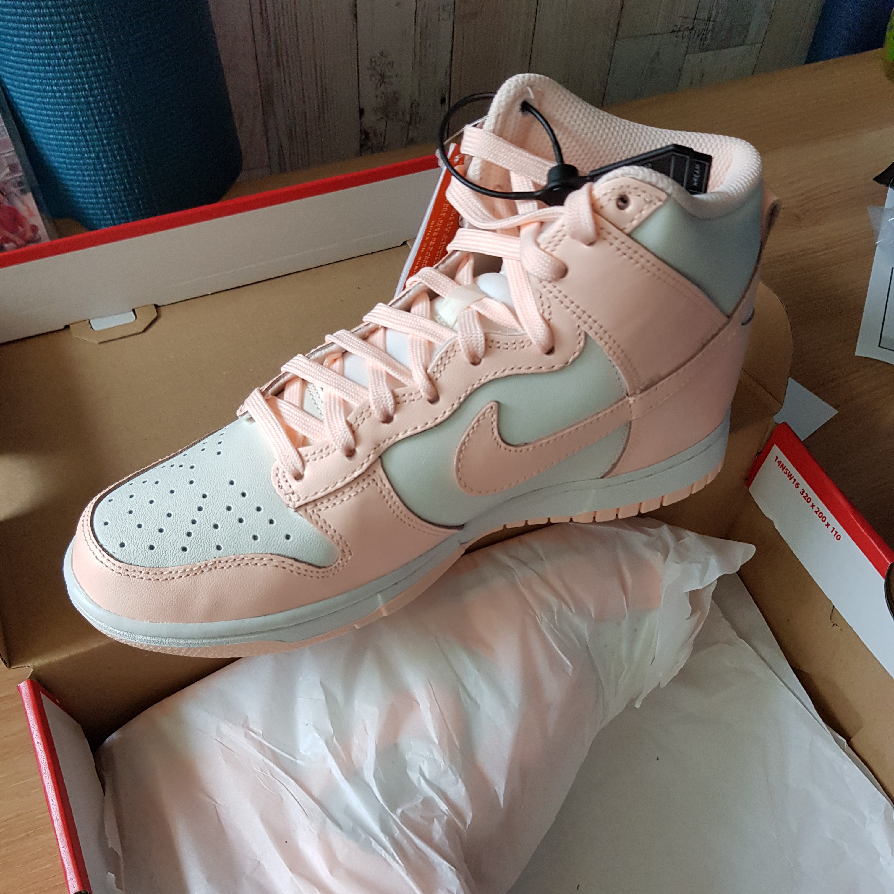 (W) Nike Dunk High Crimson Tint 착용 스타일