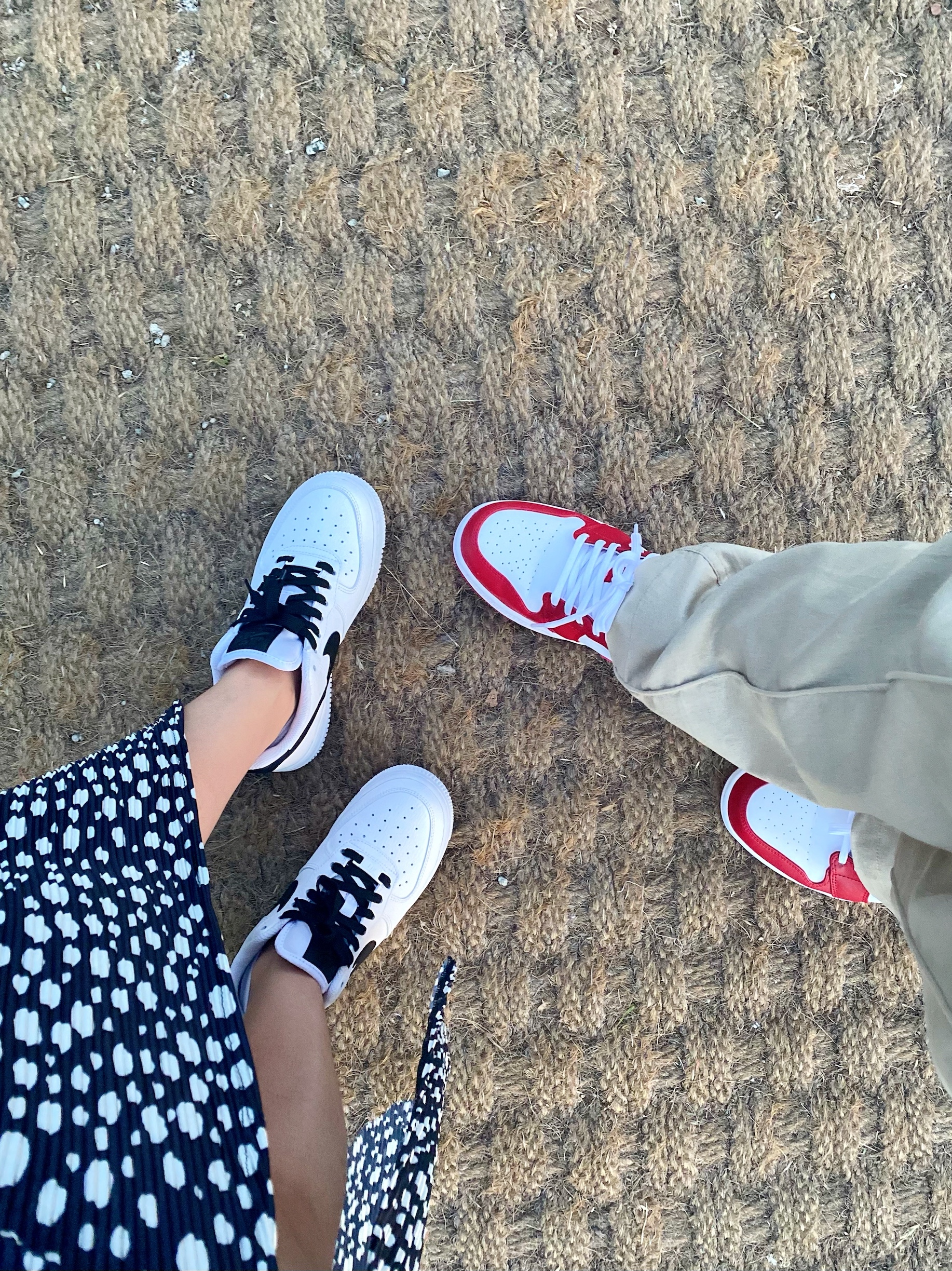 Jordan 1 Low Gym Red White, Nike Air Force 1 '07 White Black 착용 스타일 - 1