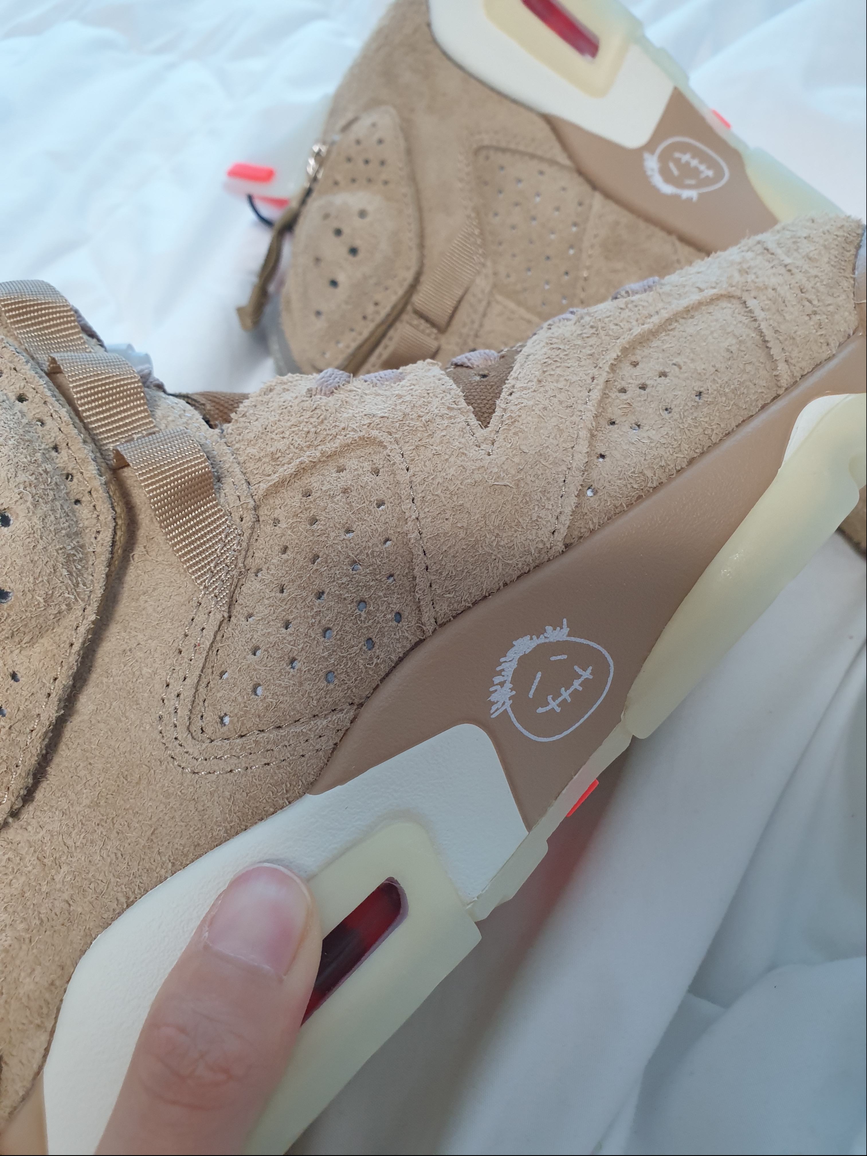 Jordan 6 x Travis Scott Retro SP British Khaki, Jordan x Travis Scott S/S Top - Asia 착용 스타일 - 2