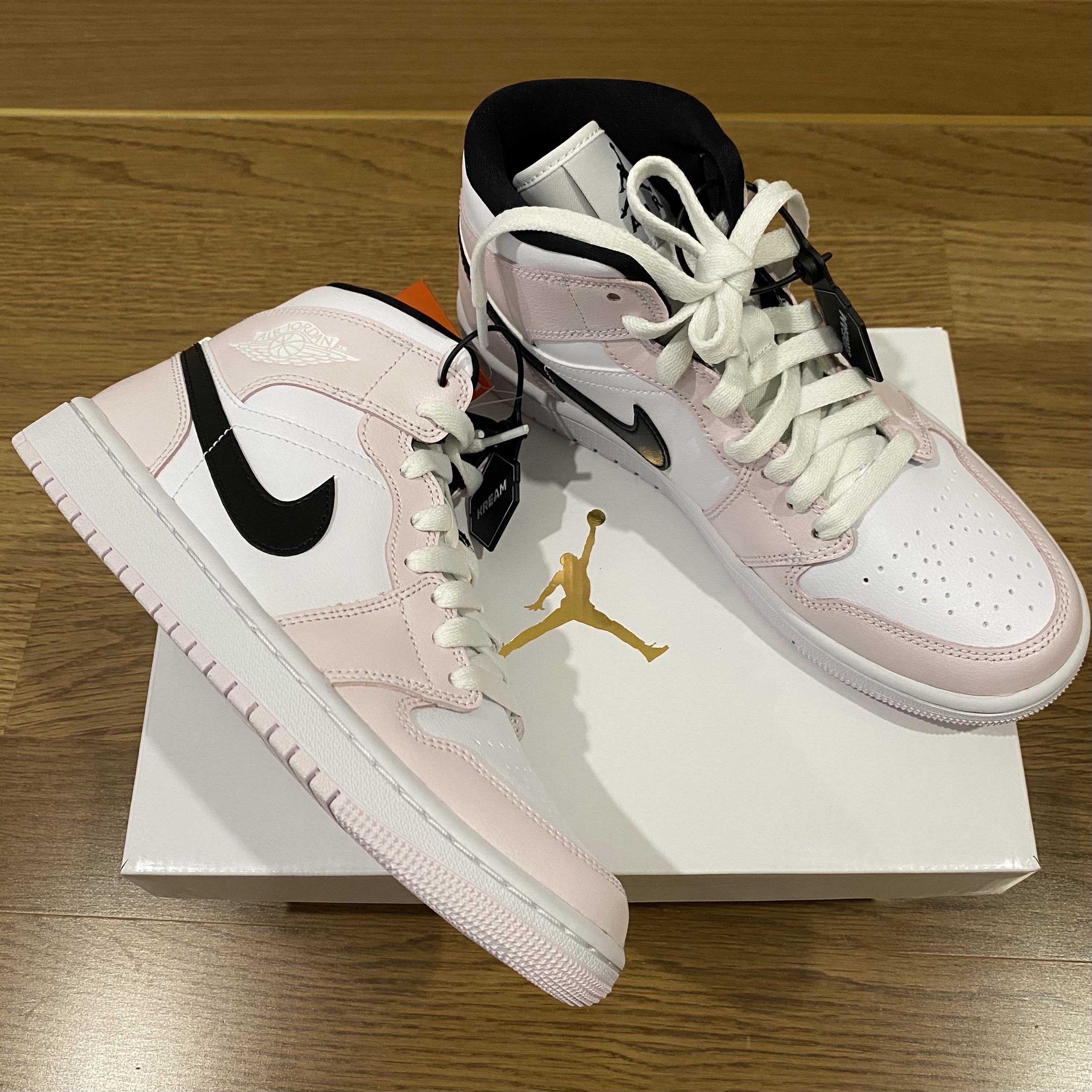 (W) Jordan 1 Mid Barely Rose 착용 스타일 - 3