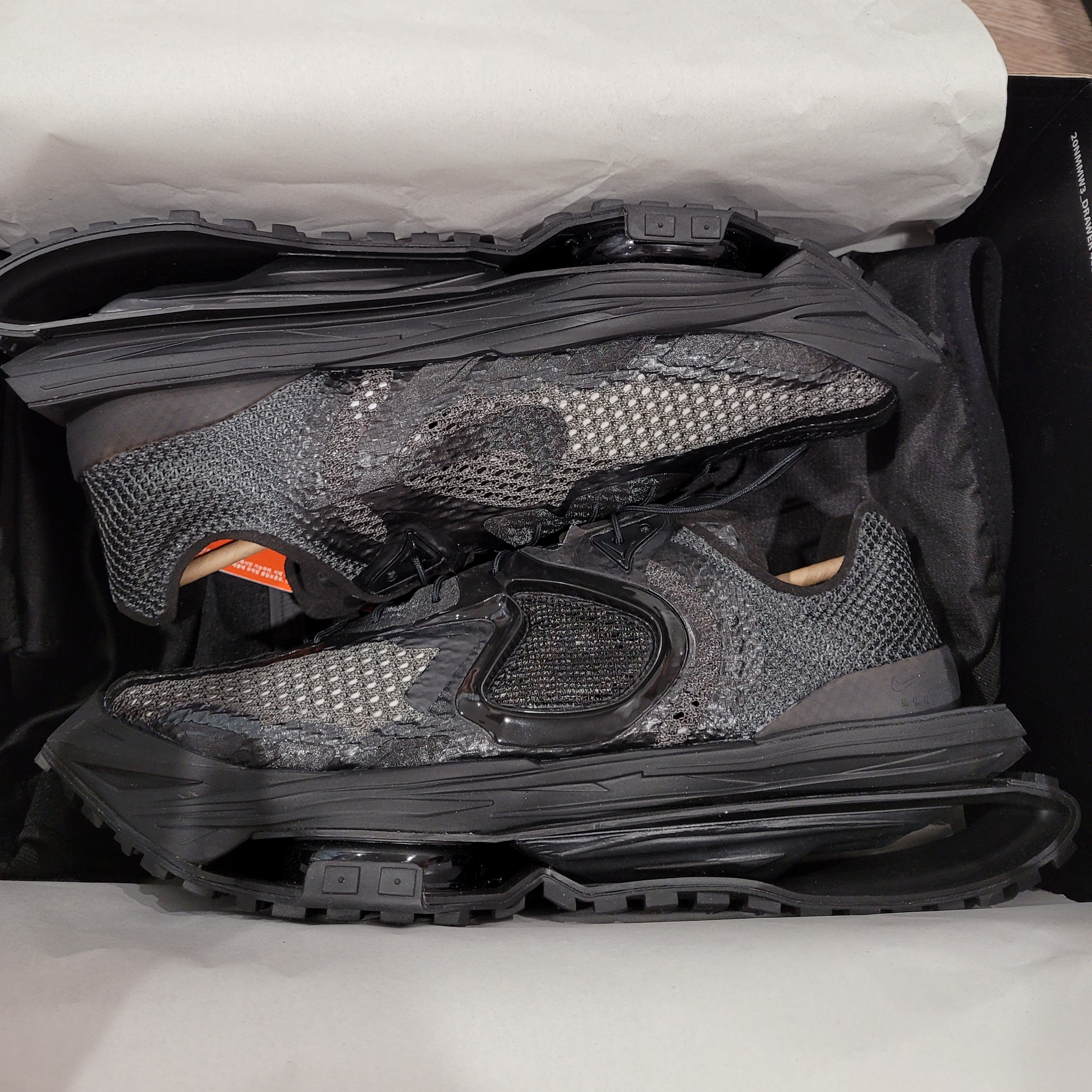 Nike x Matthew M Williams Zoom 004 Triple Black 착용 스타일 - 2