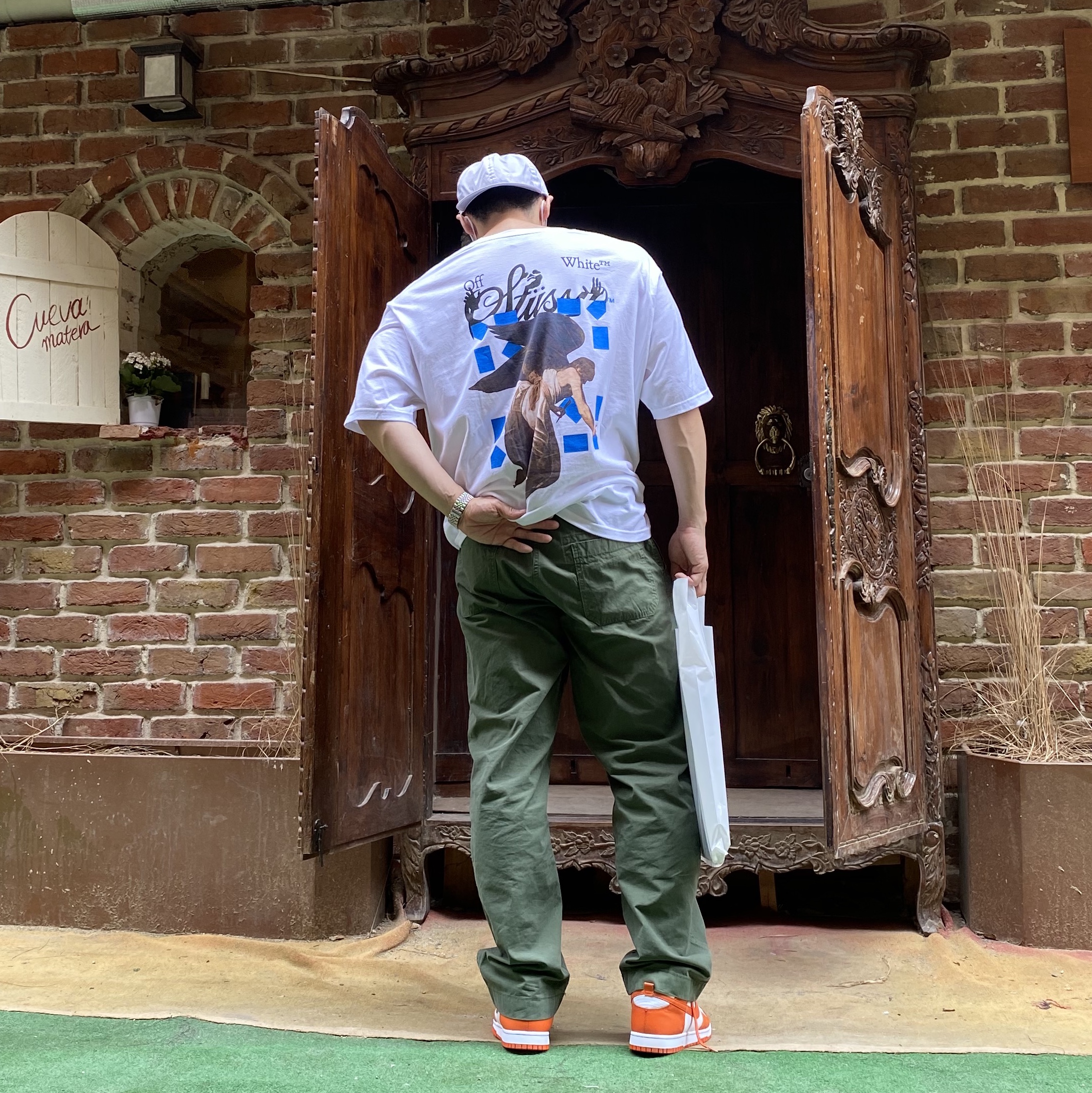 Stussy x Off-White 40 WT T-Shirt, Nike Dunk High Retro Orange Blaze 착용 스타일