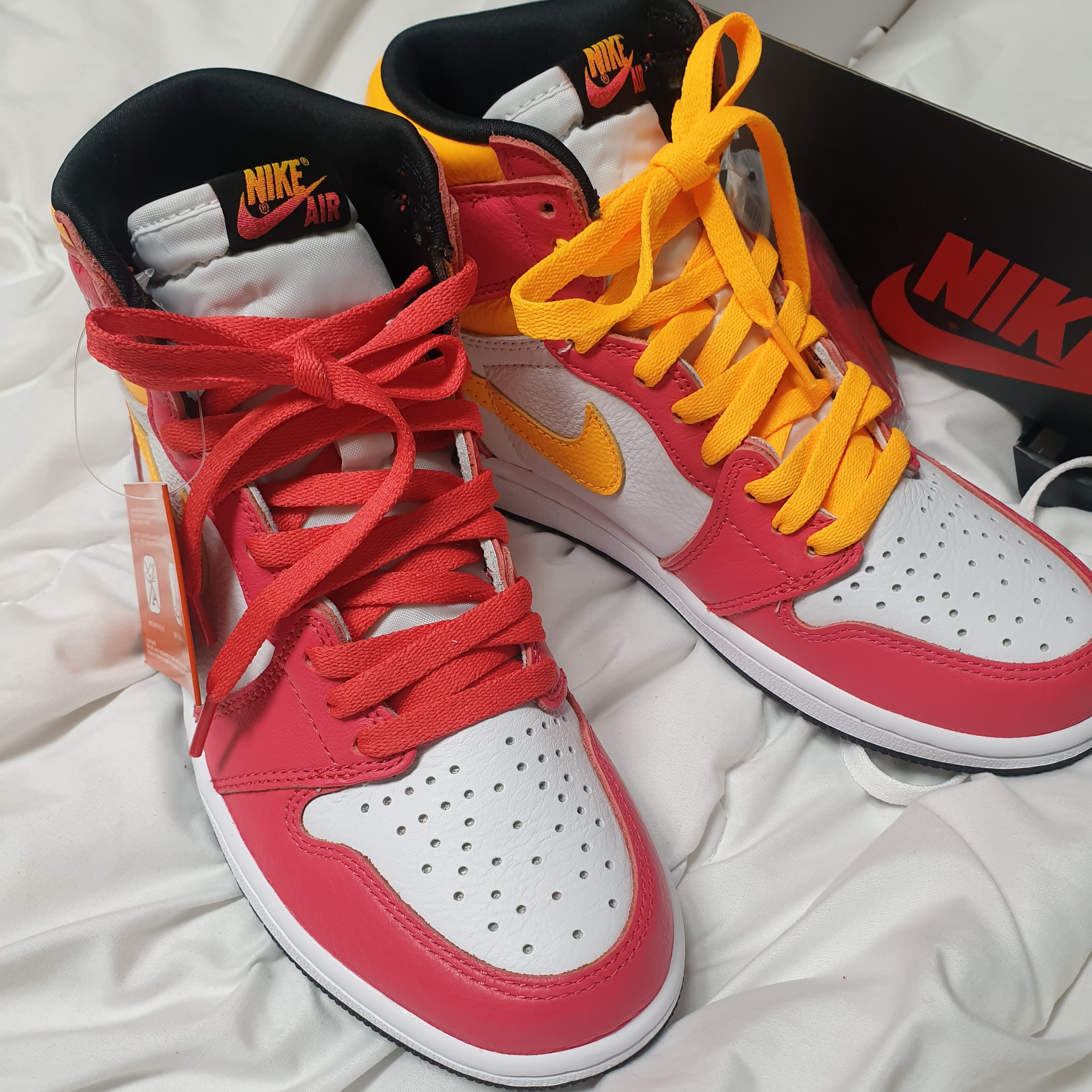 Jordan 1 Retro High OG Light Fusion Red 착용 스타일 - 1