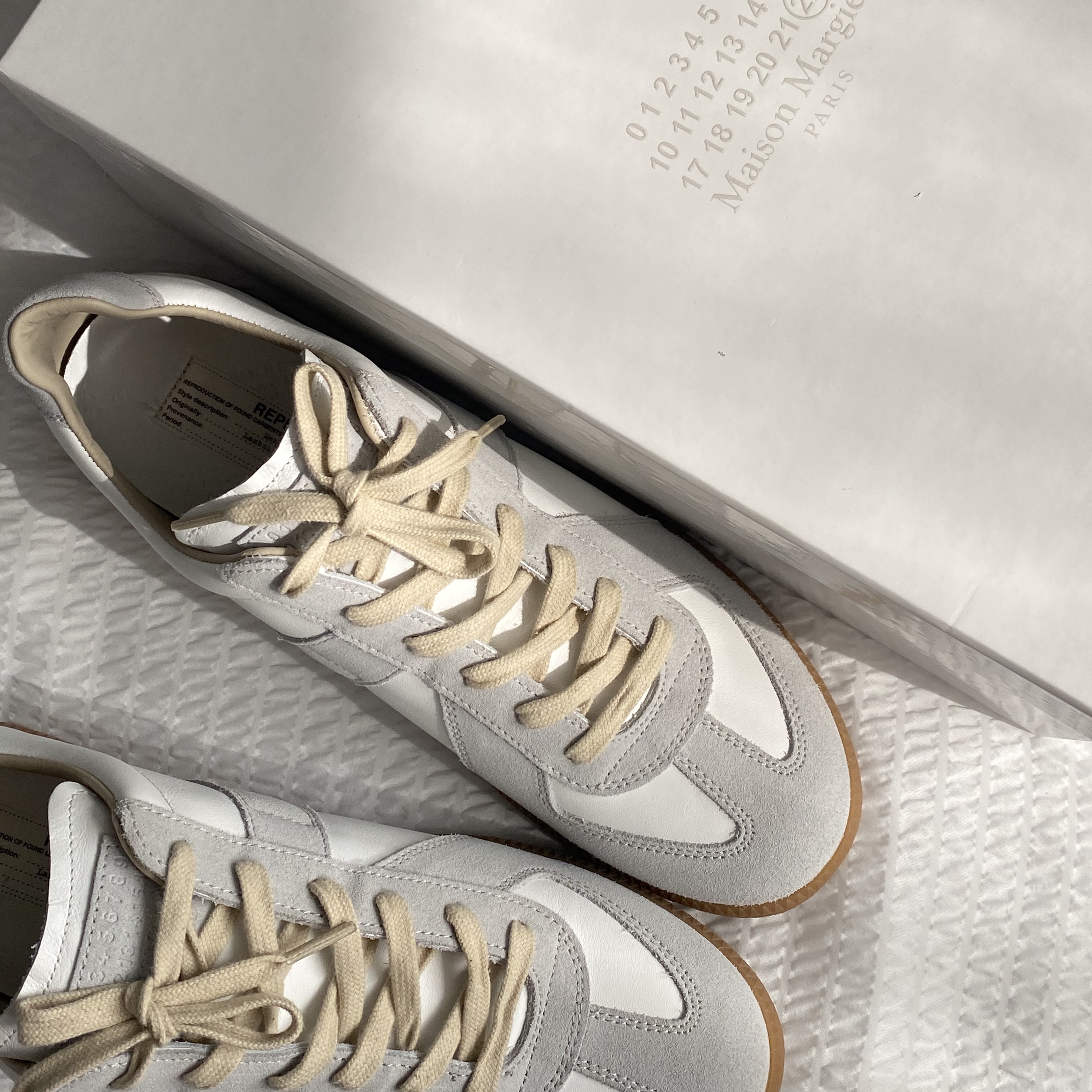 Maison Margiela Calfskin Replica Sneakers 착용 스타일