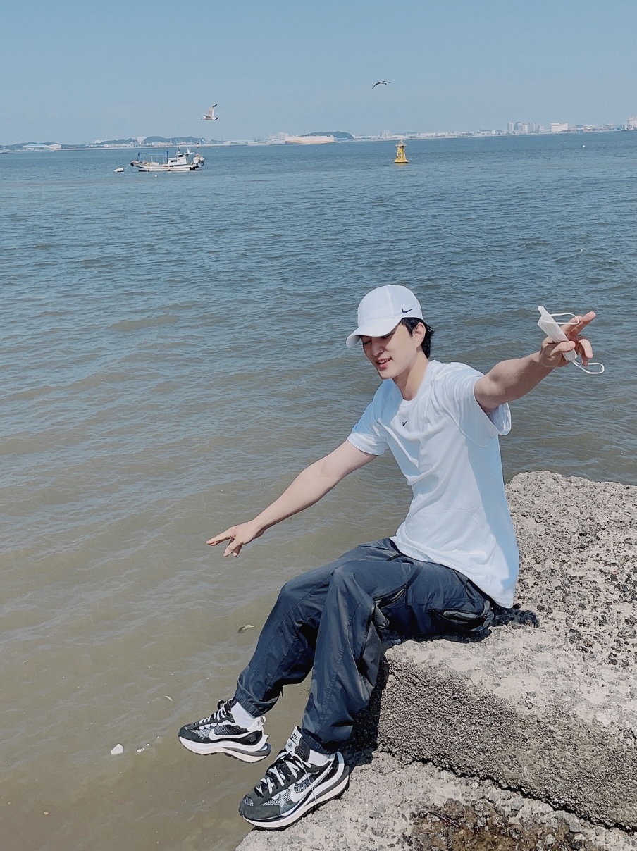 Nike x Sacai VaporWaffle Black White, Nike x Drake Nocta Cardinal Stock Essential T-Shirt White - US/EU 착용 스타일