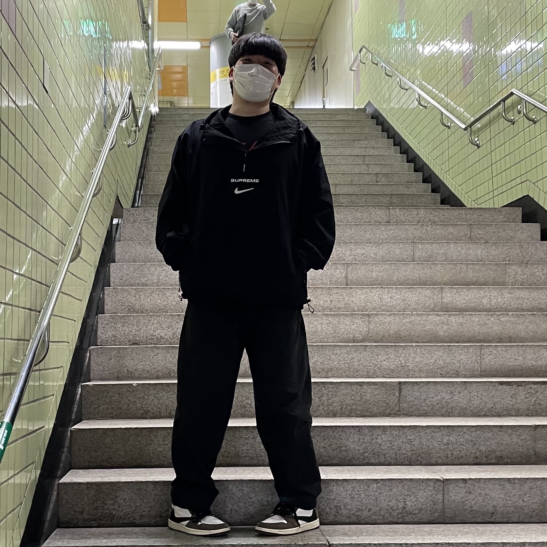 Jordan 1 x Travis Scott Retro High OG SP Mocha, Supreme x Nike Jewel Reversible Ripstop Anorak Black - 20FW 착용 스타일