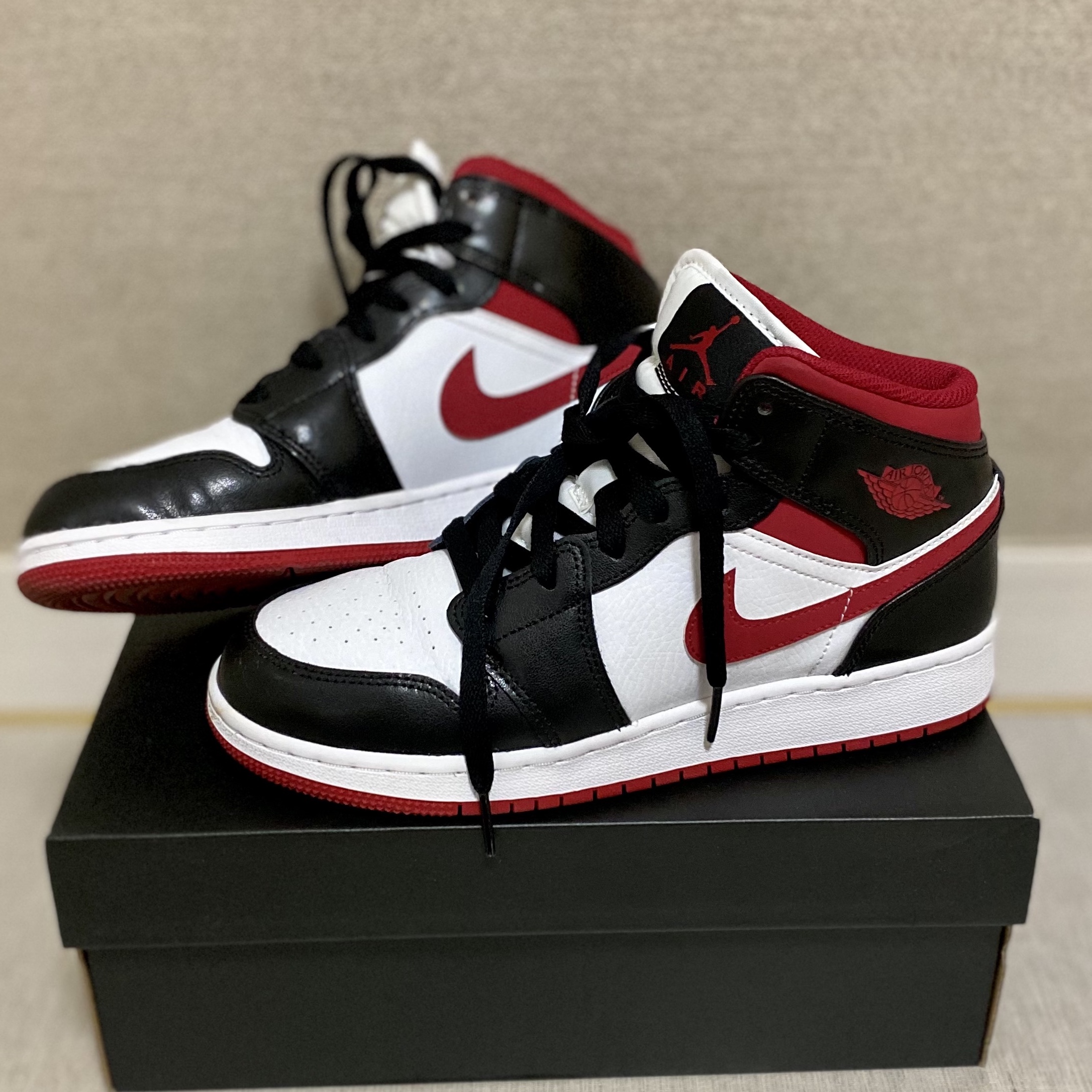 (GS) Jordan 1 Mid Gym Red Black White 착용 스타일