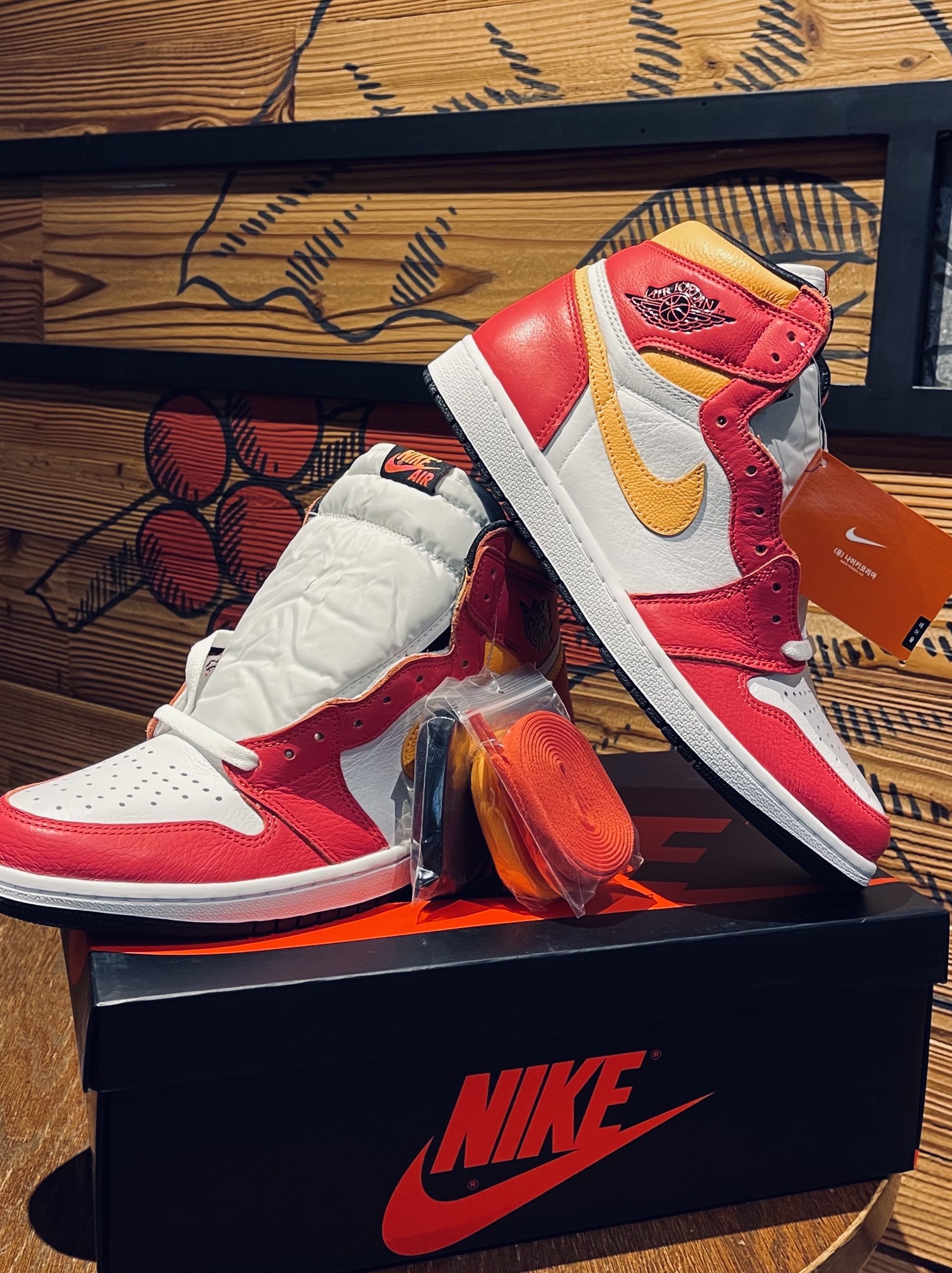 Jordan 1 Retro High OG Light Fusion Red 착용 스타일