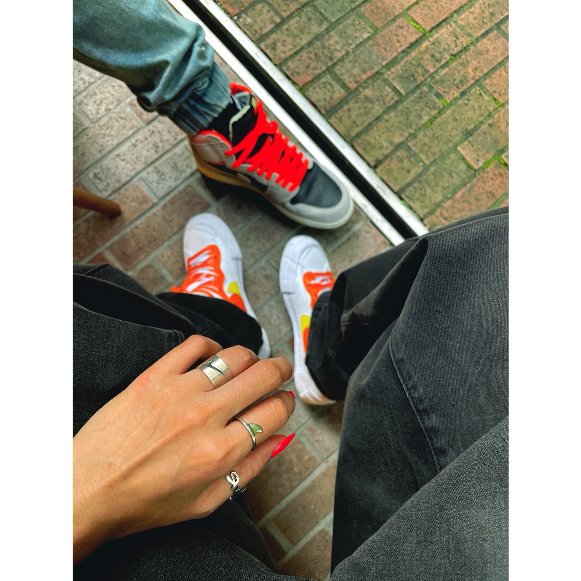 Nike x Sacai Blazer Low Magma Orange, Stussy Reflection T-Shirt Black 착용 스타일 - 3