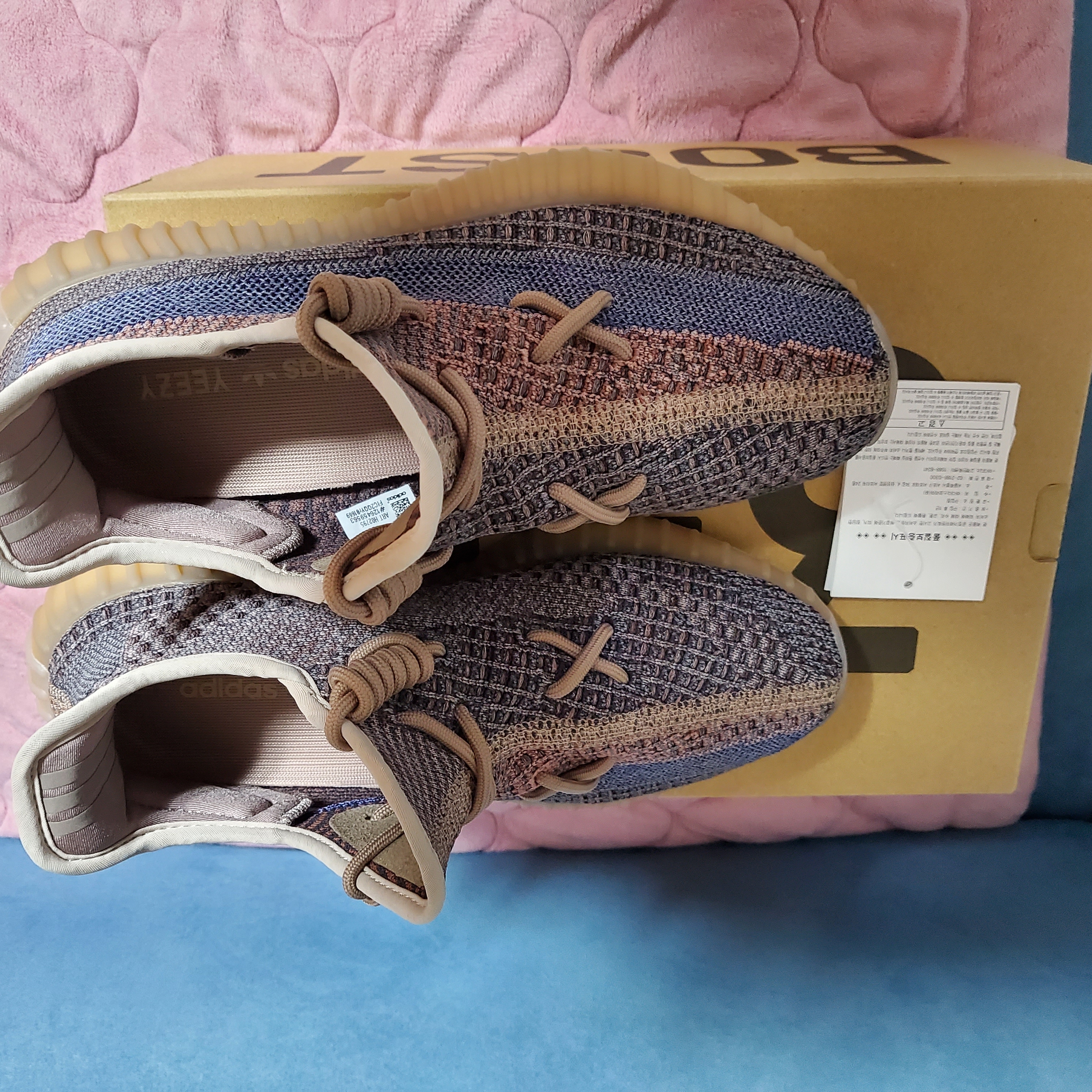 Adidas Yeezy Boost 350 V2 Fade 착용 스타일 - 4