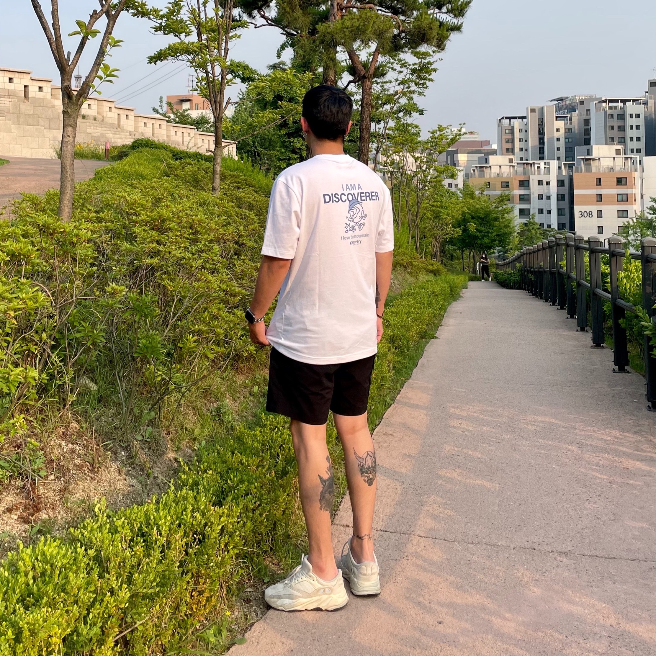 Adidas Yeezy Boost 700 Analog 2019 착용 스타일