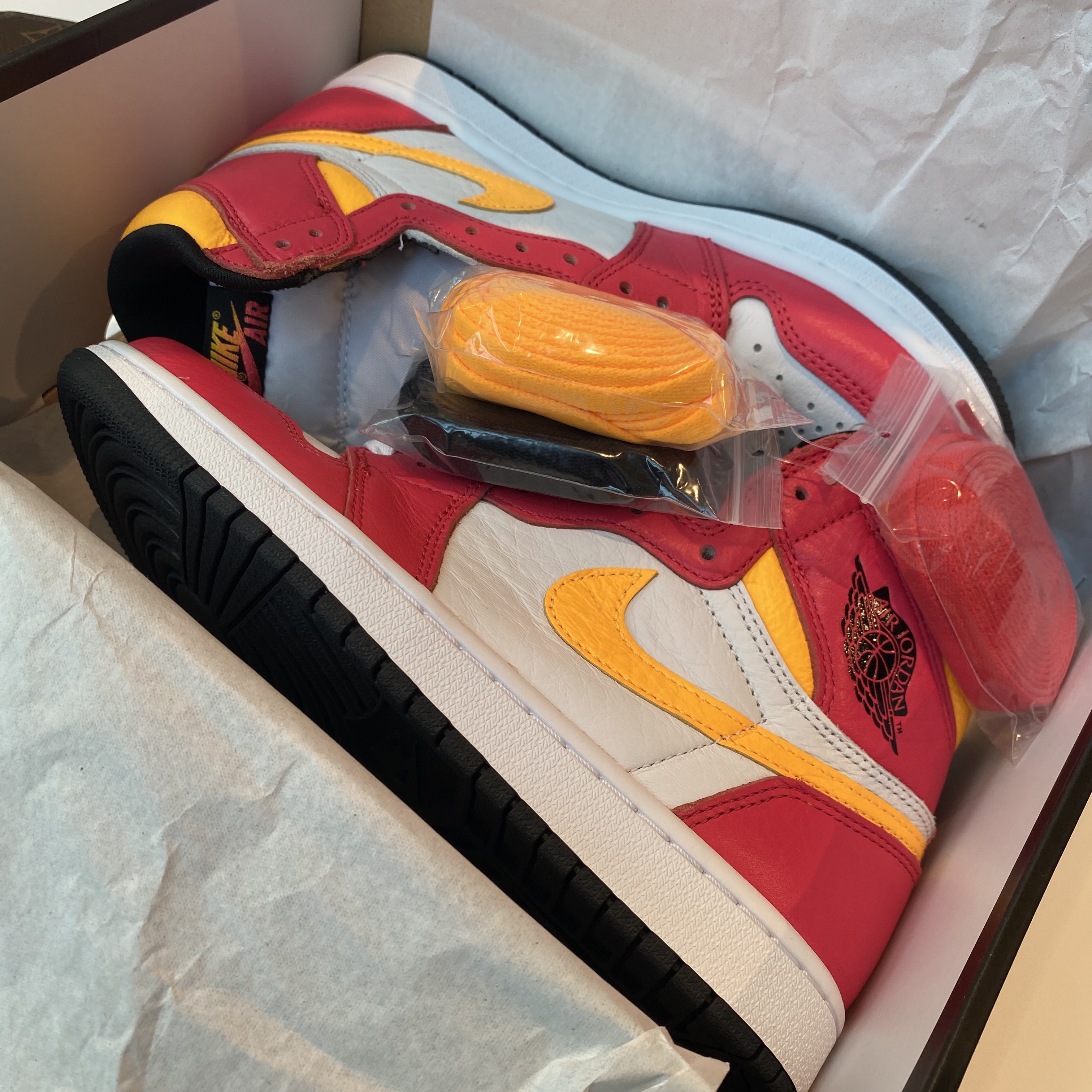 Jordan 1 Retro High OG Light Fusion Red 착용 스타일