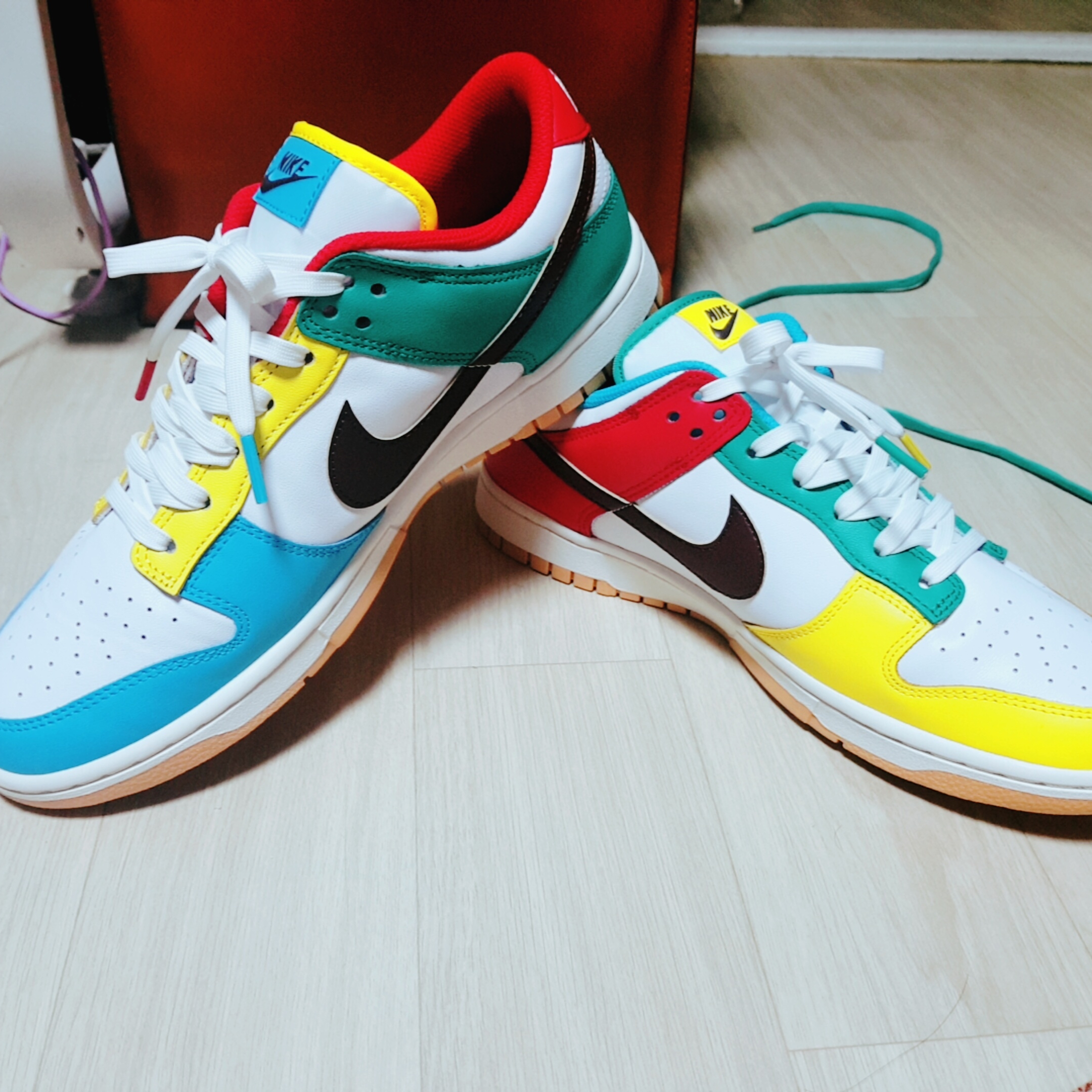 Nike Dunk Low SE Free.99 White 착용 스타일 - 2