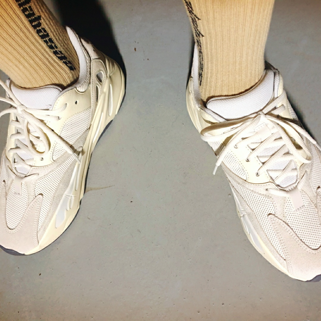 Adidas Yeezy Boost 700 Analog 2019 착용 스타일 - 4