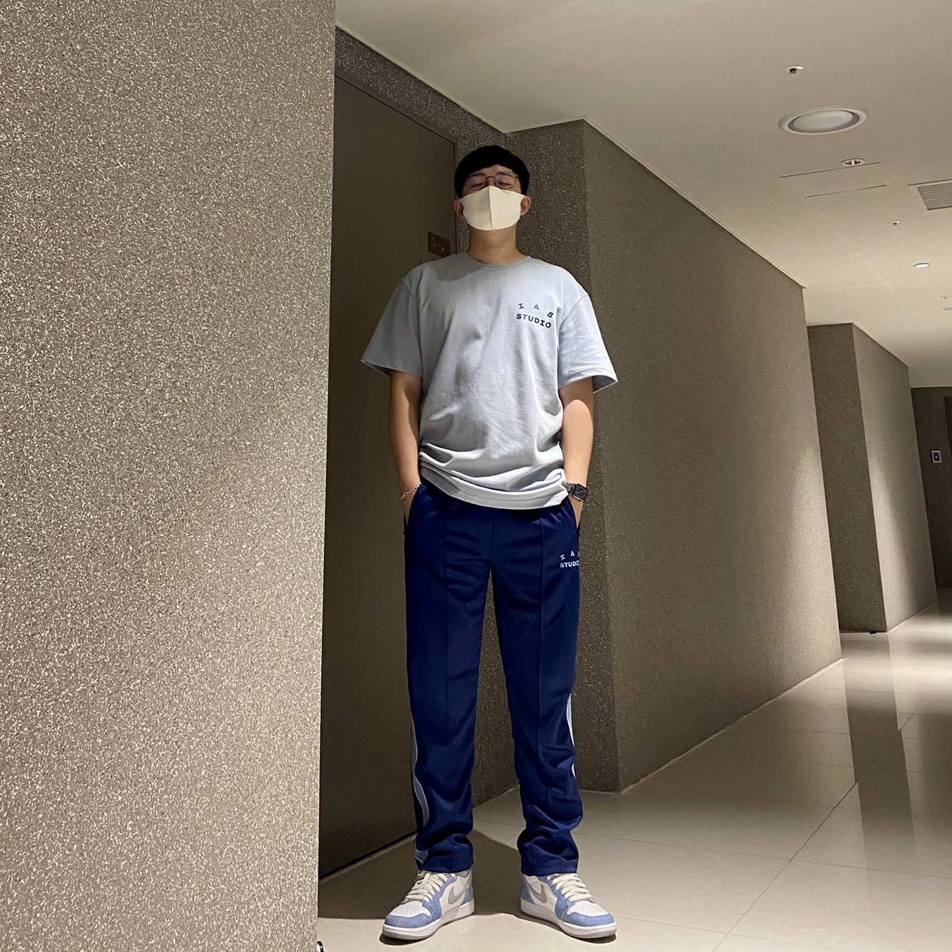 IAB Studio T-Shirt Ash Blue - 21SS, IAB Studio Track Pants Navy - 21SS 착용 스타일