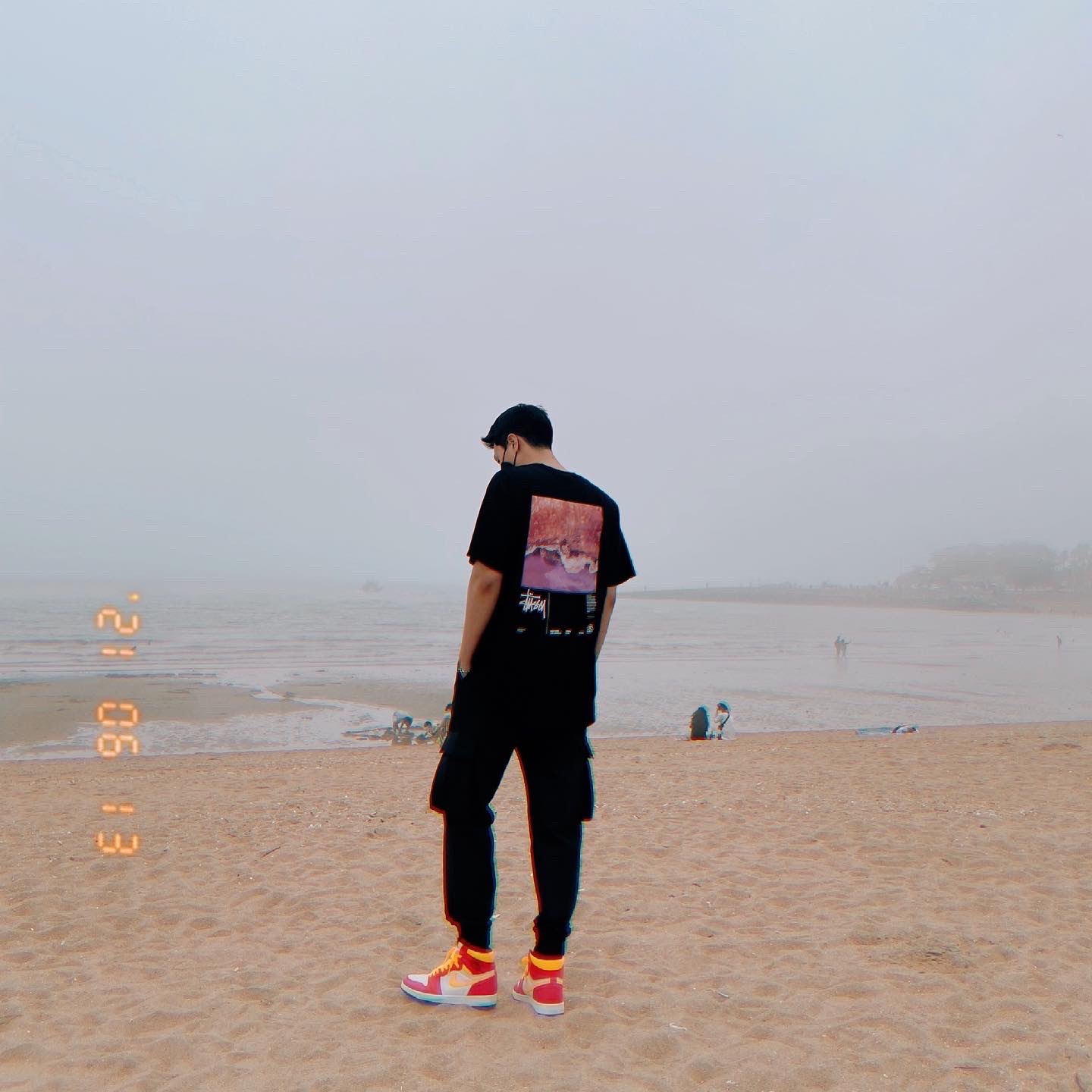 Jordan 1 Retro High OG Light Fusion Red, Stussy Ocean Dream T-Shirt Black 착용 스타일