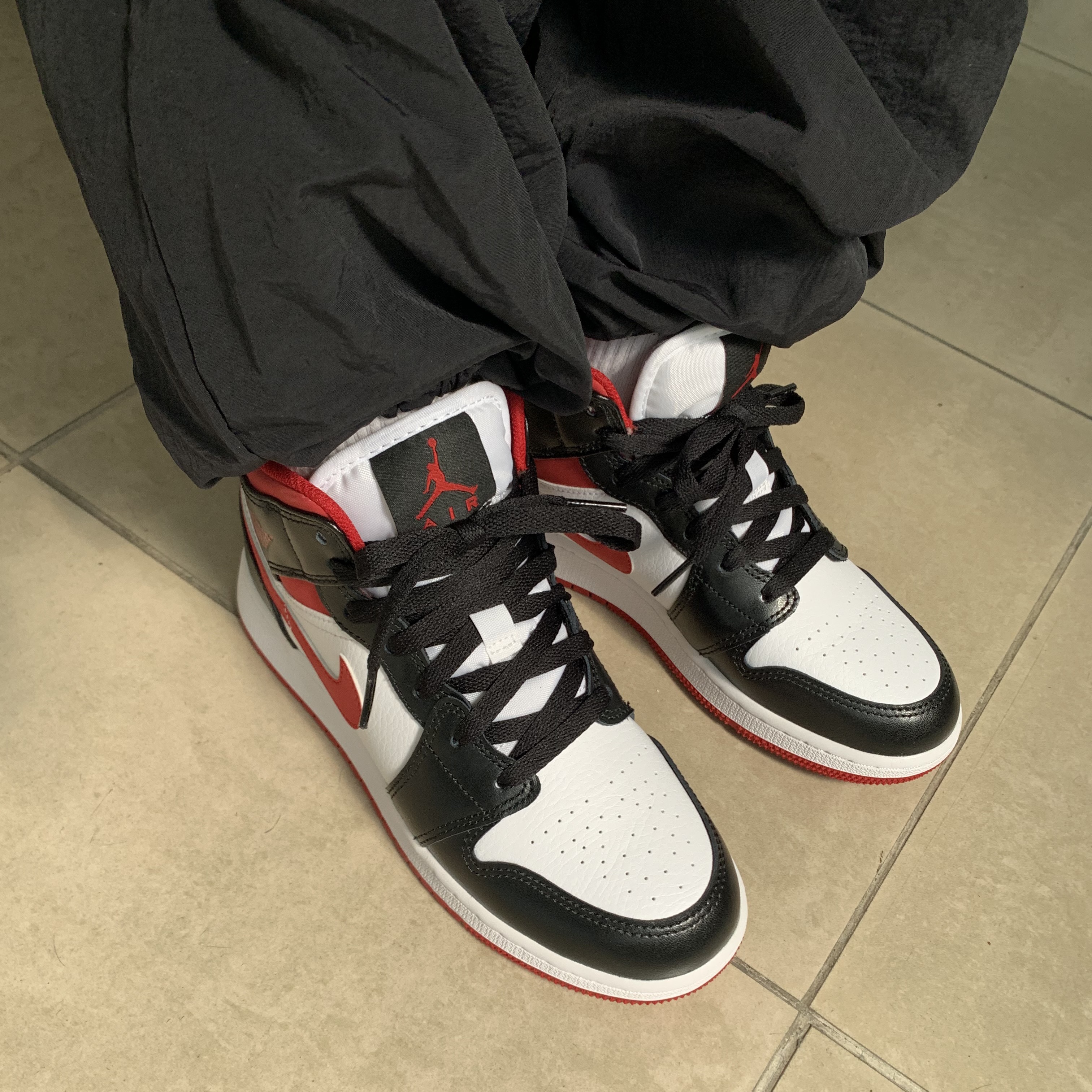 (GS) Jordan 1 Mid Gym Red Black White 착용 스타일
