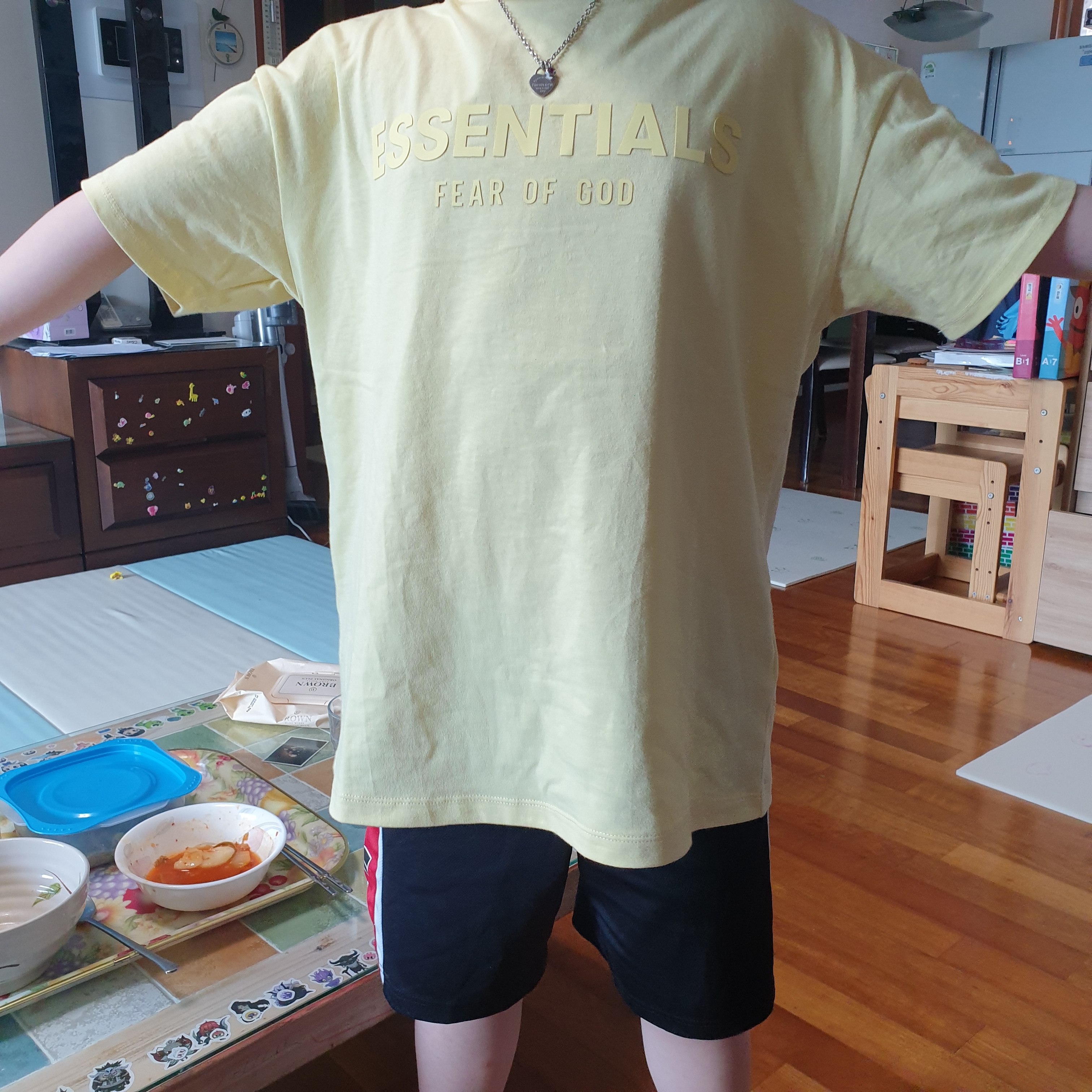 (Kids) Essentials T-Shirt Lemonade - 21SS 착용 스타일 - 2