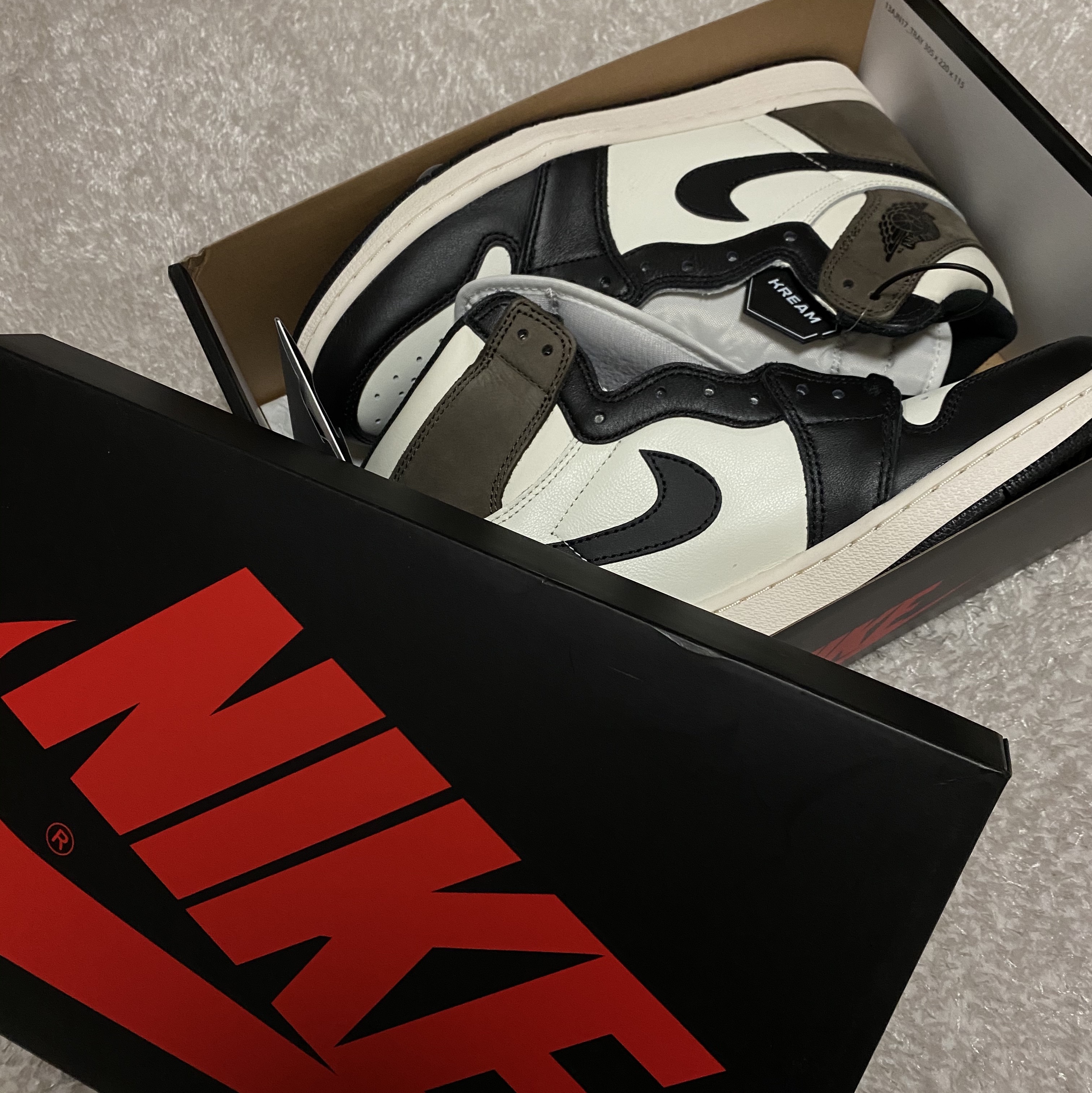Jordan 1 Retro High OG Black Mocha 착용 스타일