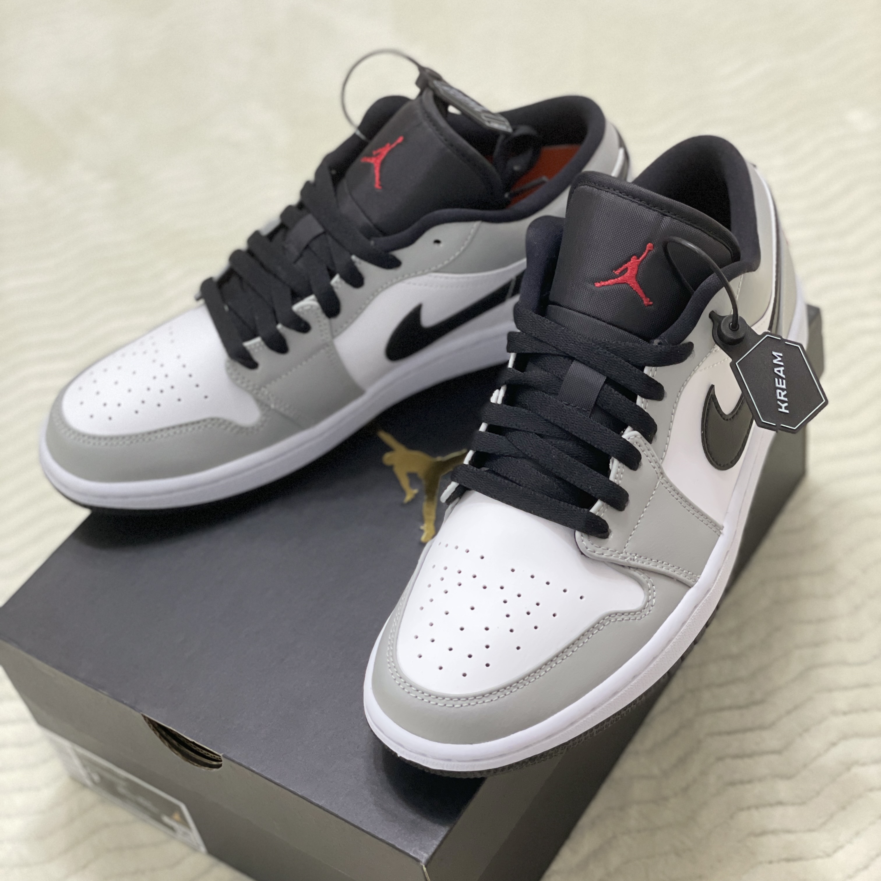 Jordan 1 Low Light Smoke Grey, Essentials Sweatshorts Black - 21SS 착용 스타일 - 3