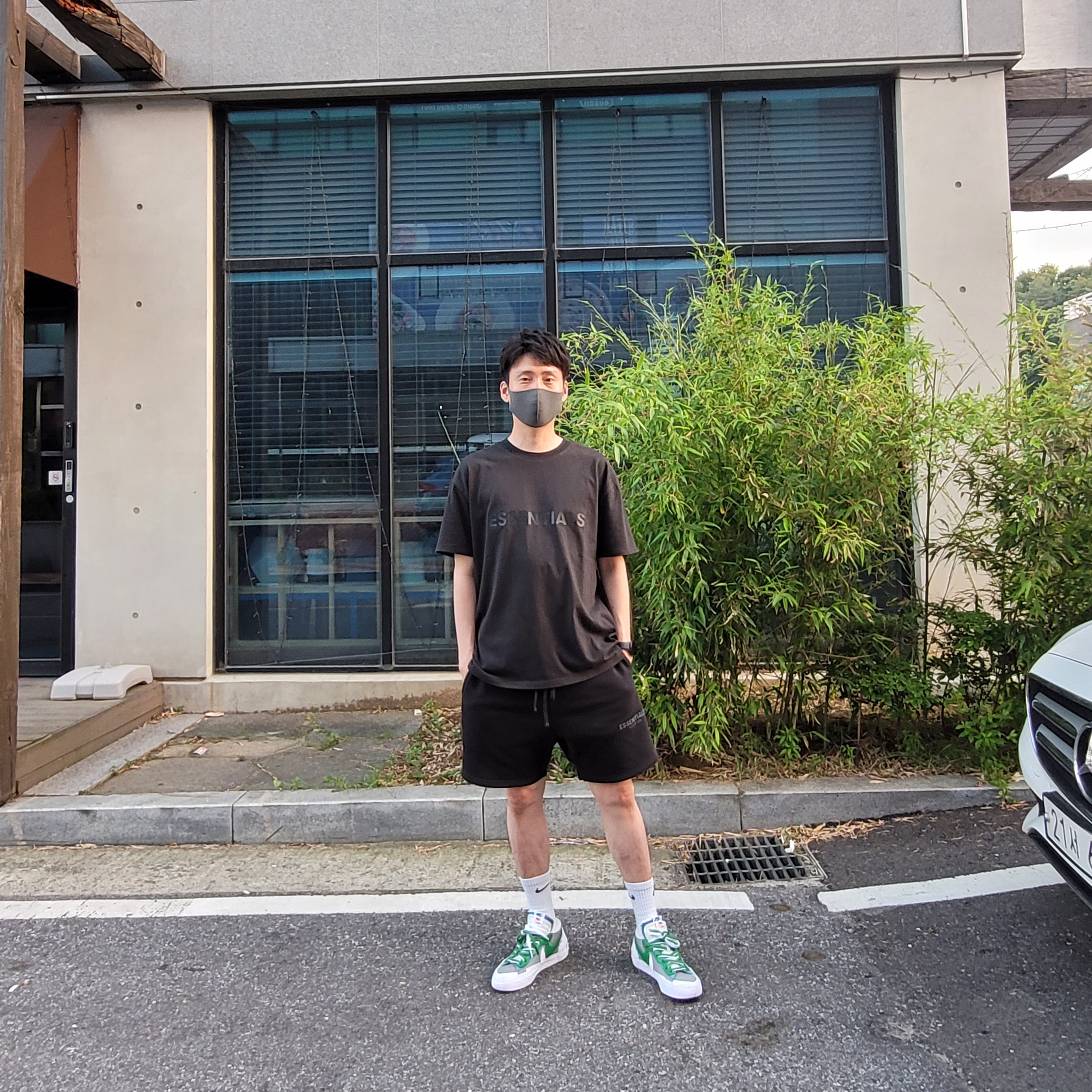 Essentials Sweatshorts Black - 21SS, Nike x Sacai Blazer Low Classic Green 착용 스타일