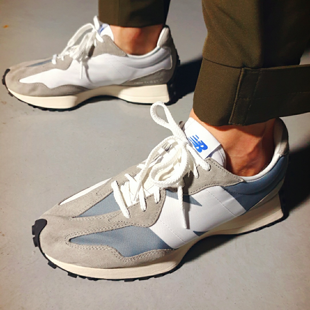 New Balance 327 Grey 착용 스타일 - 4