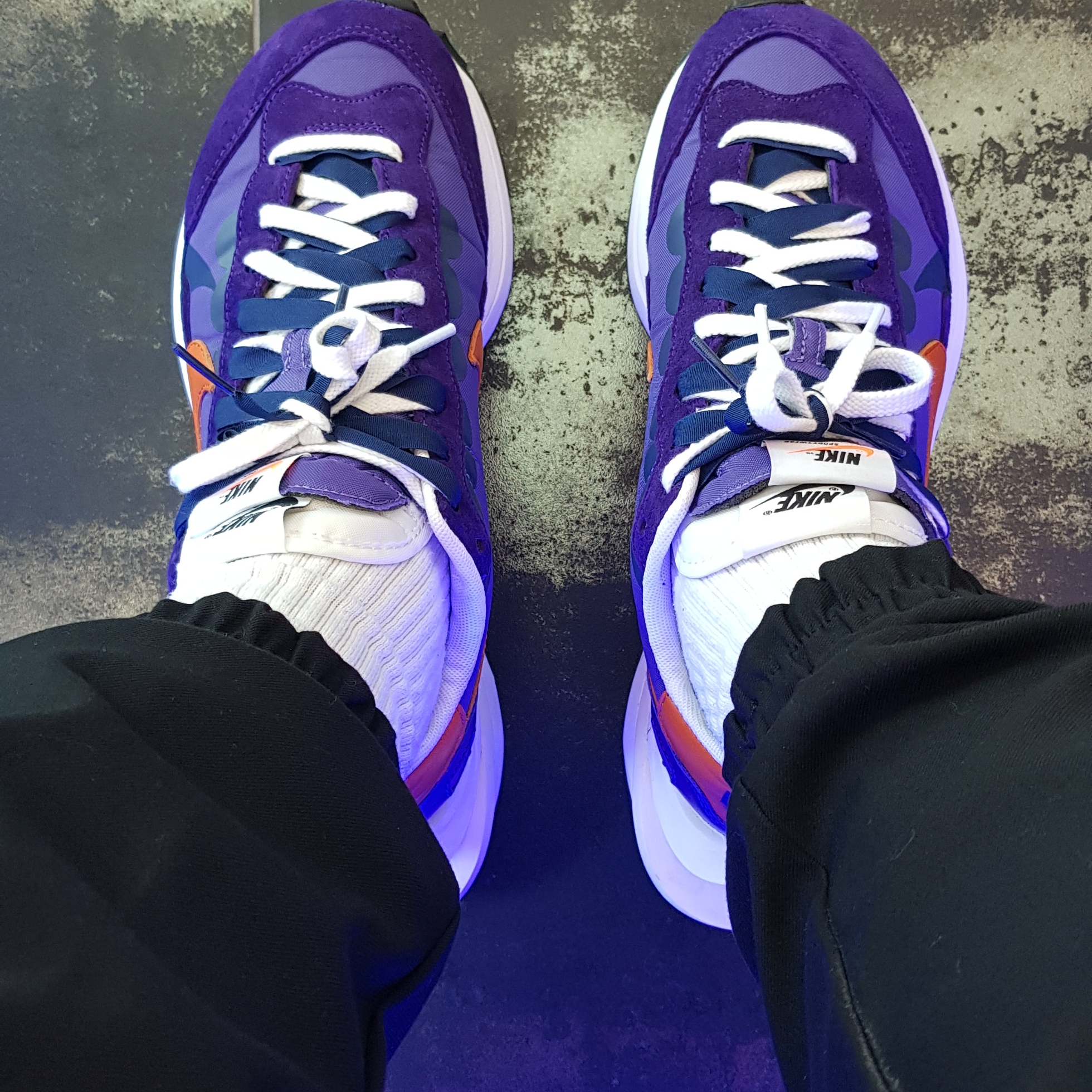 Nike x Sacai VaporWaffle Dark Iris 착용 스타일