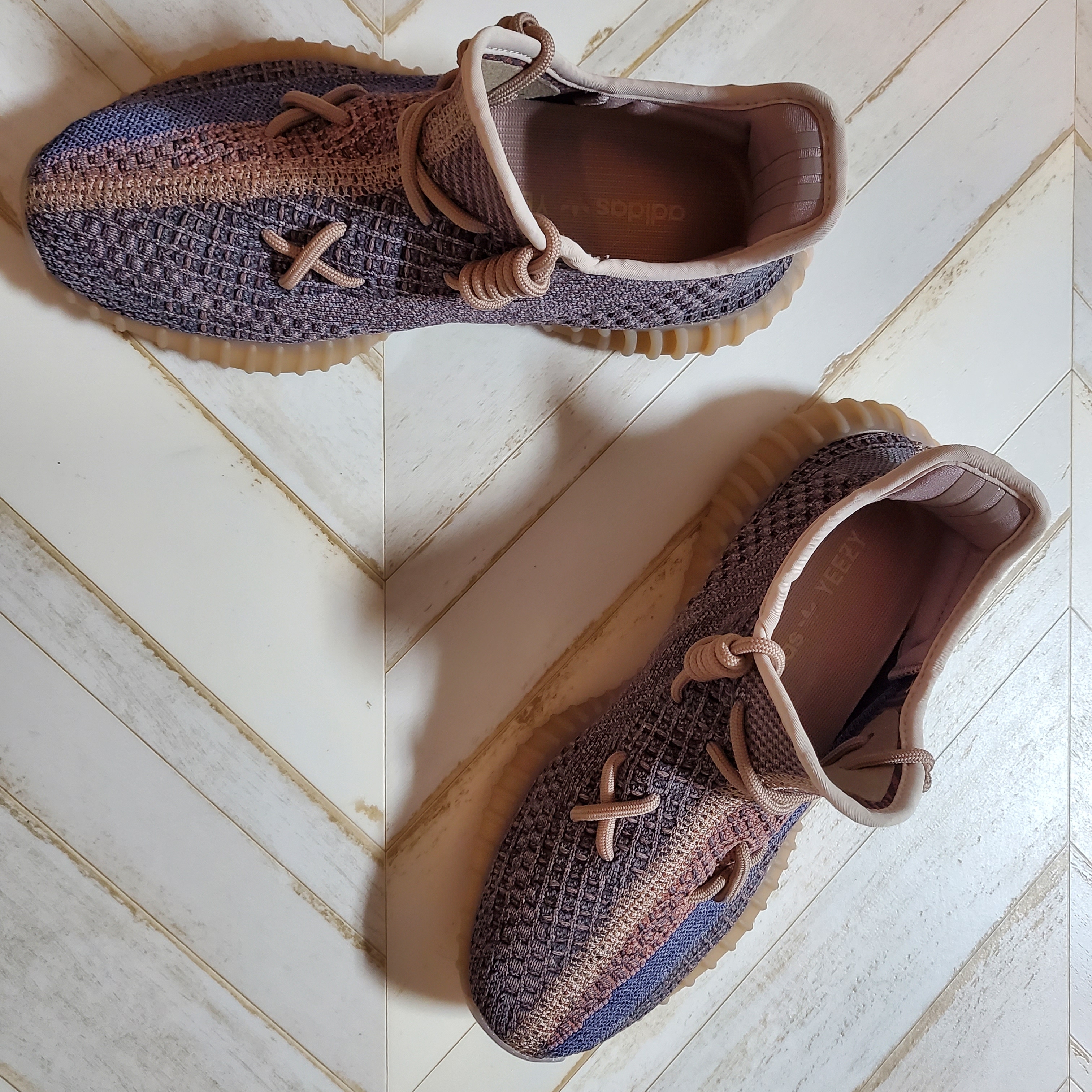 Adidas Yeezy Boost 350 V2 Fade 착용 스타일 - 3