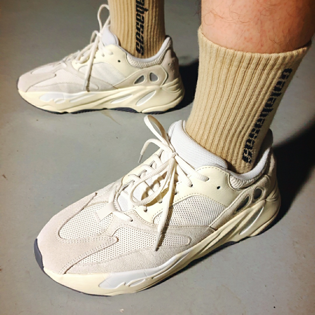 Adidas Yeezy Boost 700 Analog 2019 착용 스타일 - 5