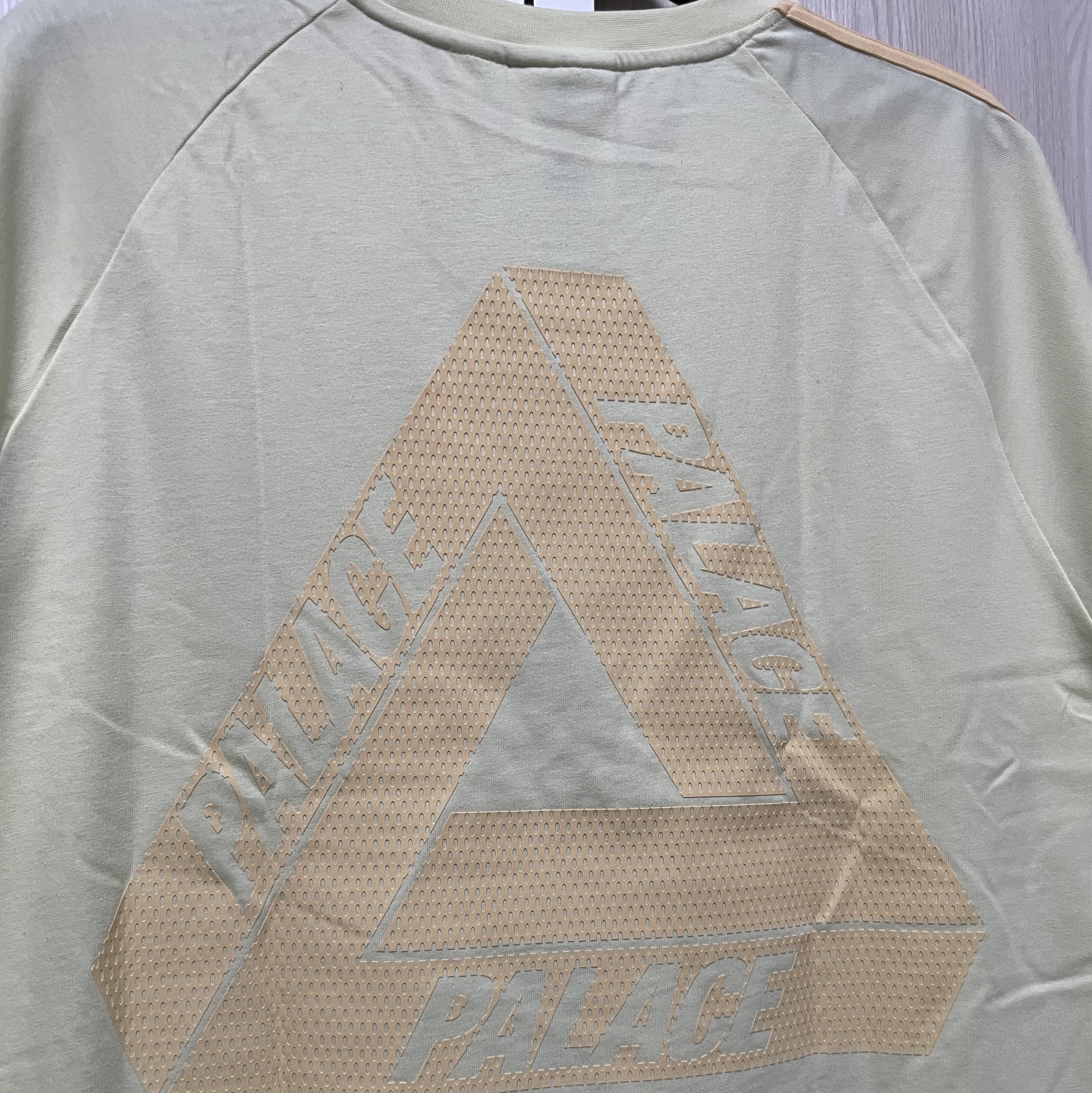 Palace P 6-Panel Grey - 21SS, Palace x Adidas Stan Smith T-Shirt Yellow - 21SS 착용 스타일 - 2