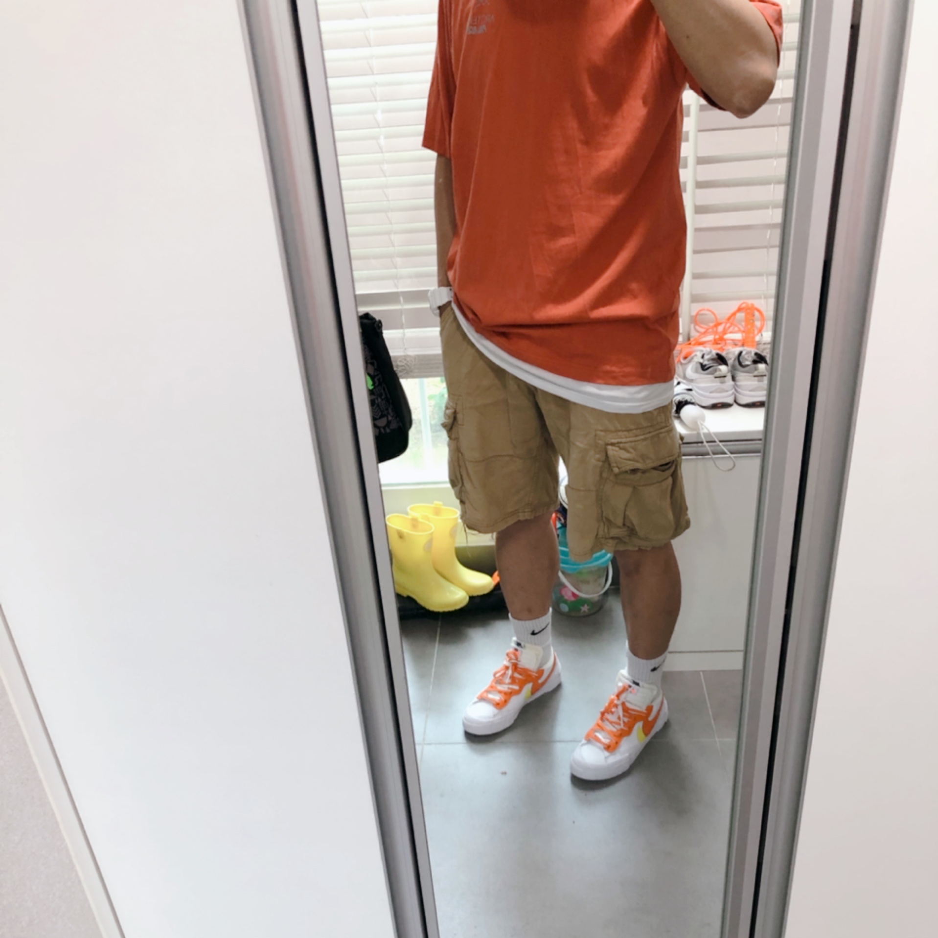 Nike x Sacai Blazer Low Magma Orange, Palace x Arc'teryx T-Shirt Ochre - 20FW 착용 스타일 - 1