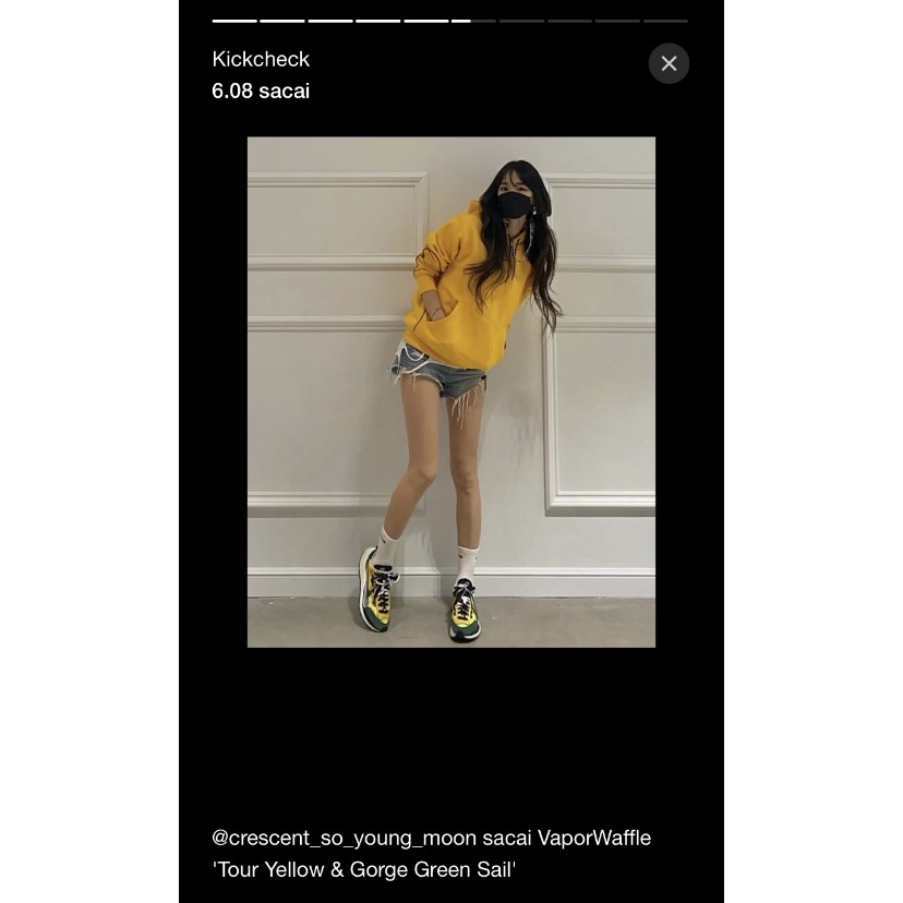 (W) Gucci Ace Bee Embroidered Sneakers, Nike x Sacai VaporWaffle Tour Yellow & Gorge Green Sail 착용 스타일 - 3