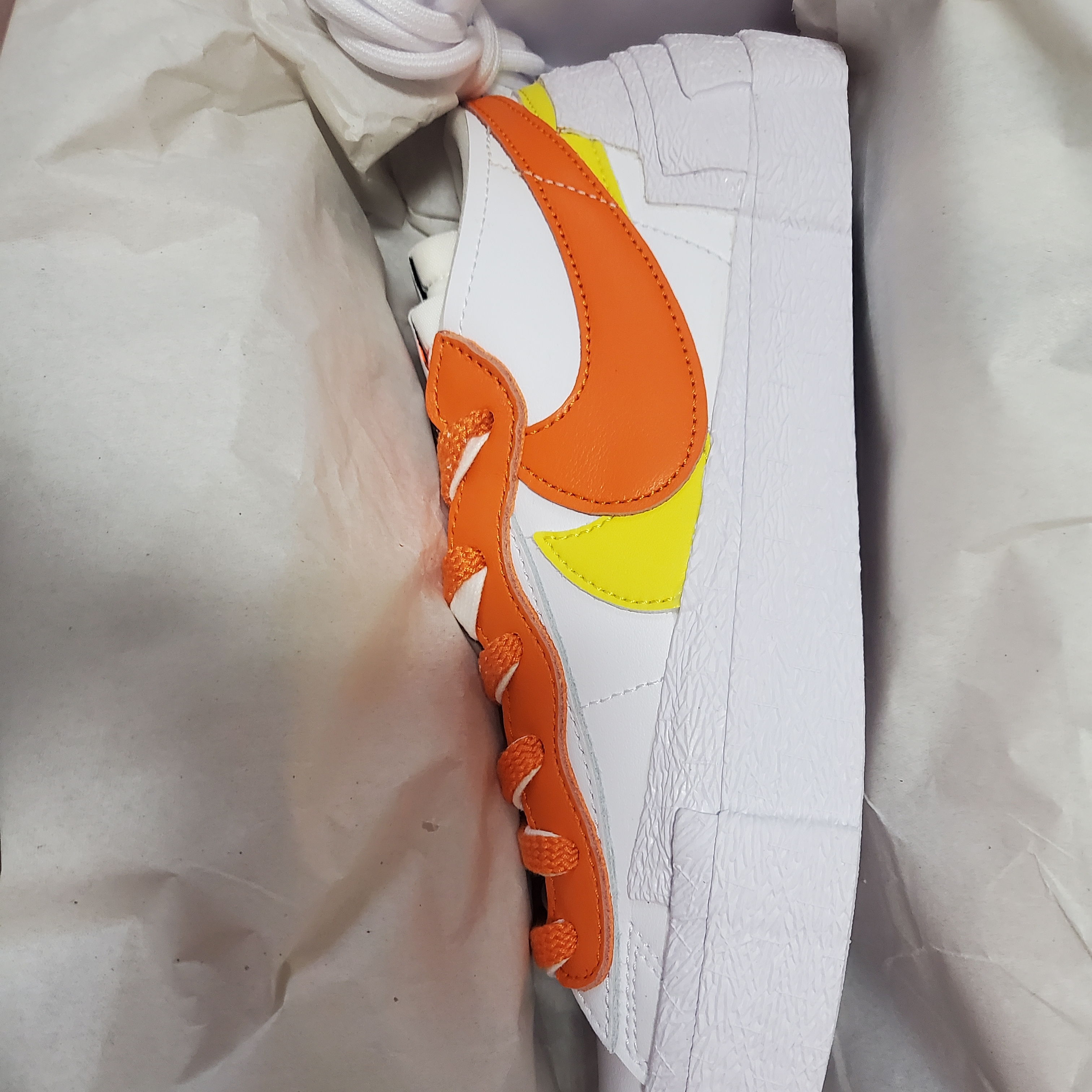 Nike x Sacai Blazer Low Magma Orange 착용 스타일 - 2