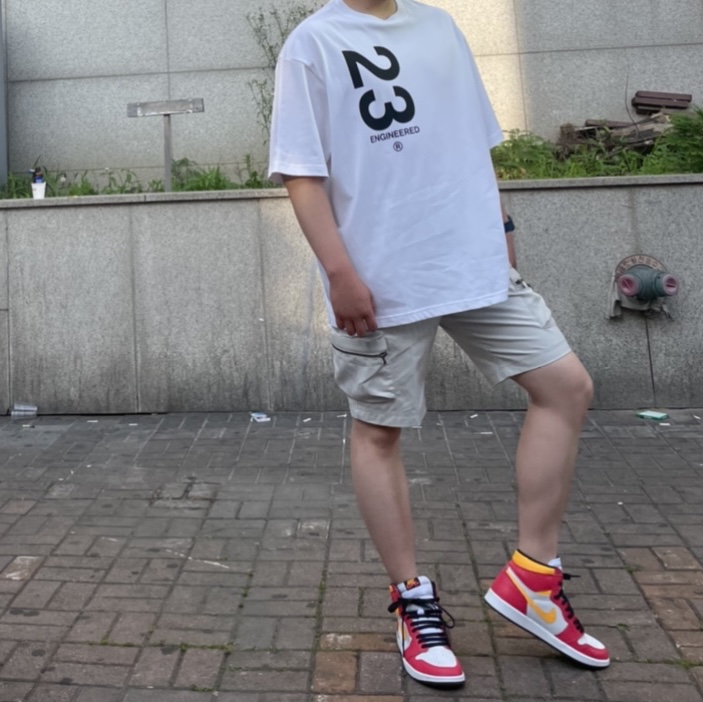 Jordan 1 Retro High OG Light Fusion Red 착용 스타일 - 2