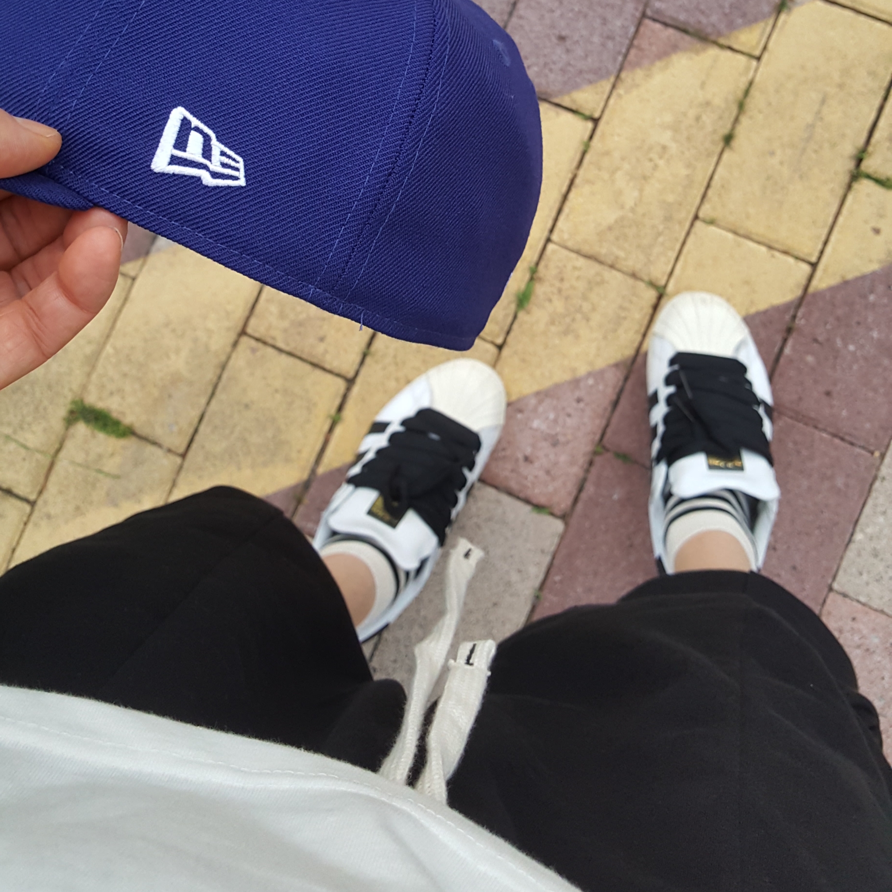 Adidas Superstar Laceless Cloud White, Adidas Superstar 80s Recon White Black 착용 스타일 - 1