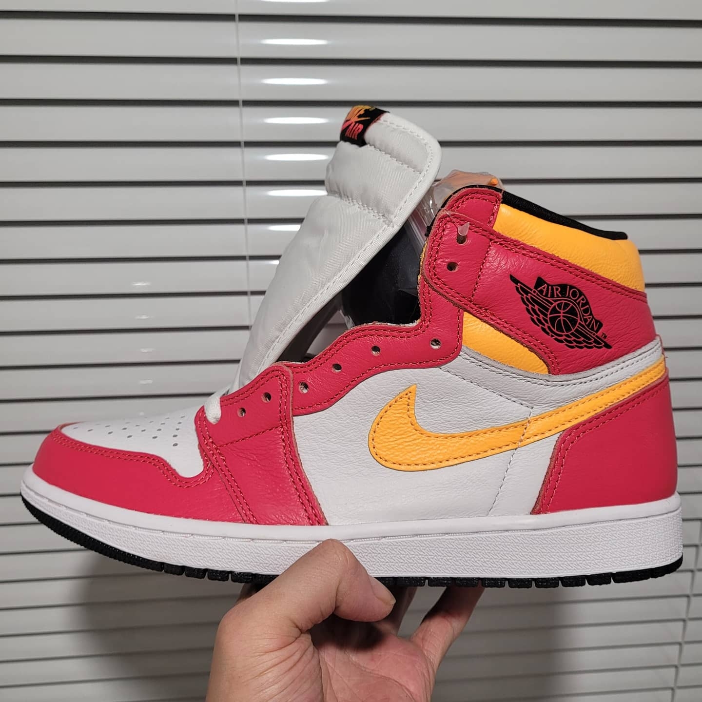 Jordan 1 Retro High OG Light Fusion Red 착용 스타일